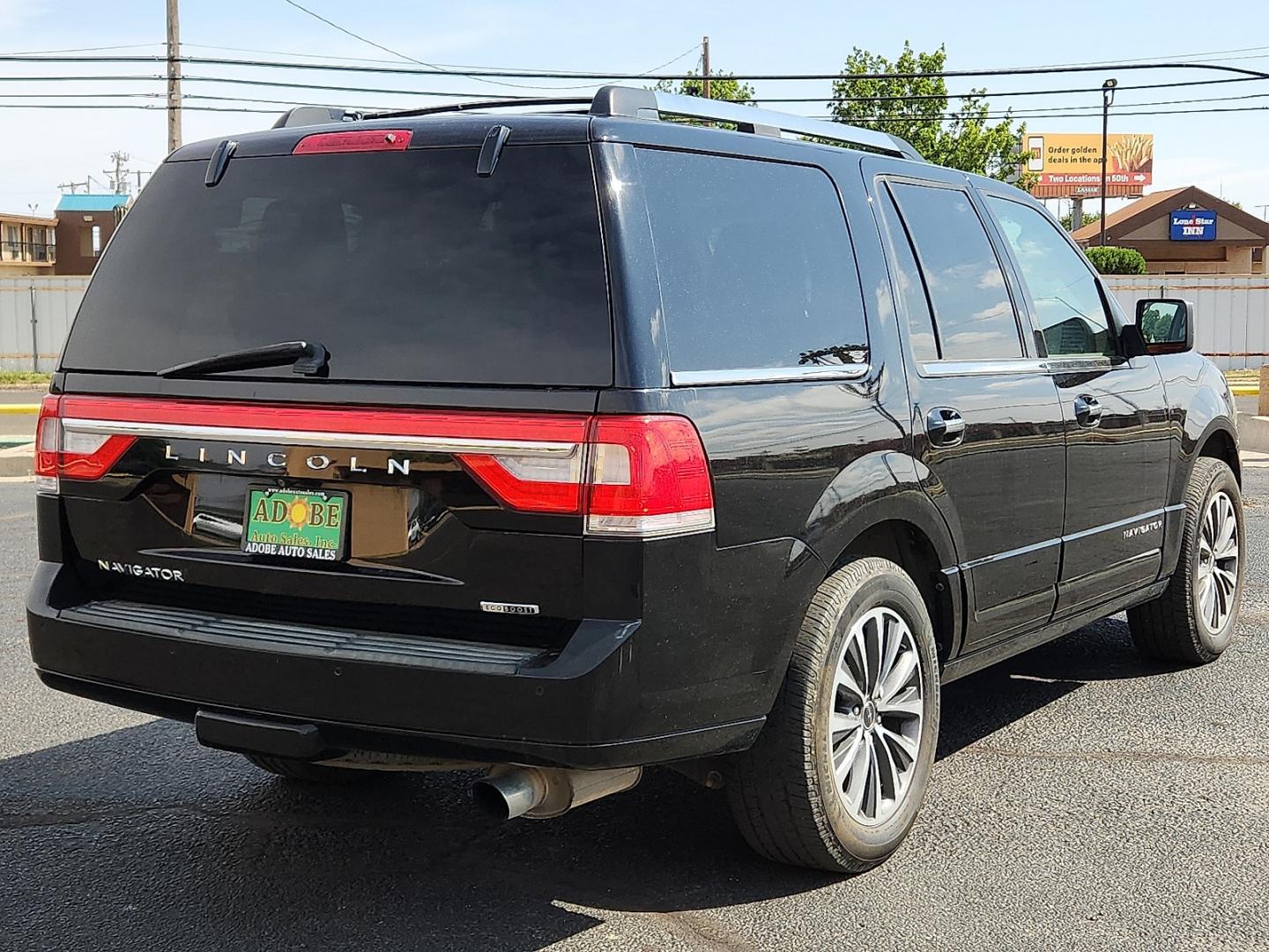 2016 BLACK /Medium Light Stone - PL Lincoln Navigator Select (5LMJJ2JT5GE) with an EcoBoost 3.5L V-6 gasoline direct injection, DOHC, variable valve control, twin turbo, premium unleaded, engine with 380HP engine, located at 4711 Ave Q, Lubbock, TX, 79412, (806) 687-2362, 33.551304, -101.855293- Photo#3