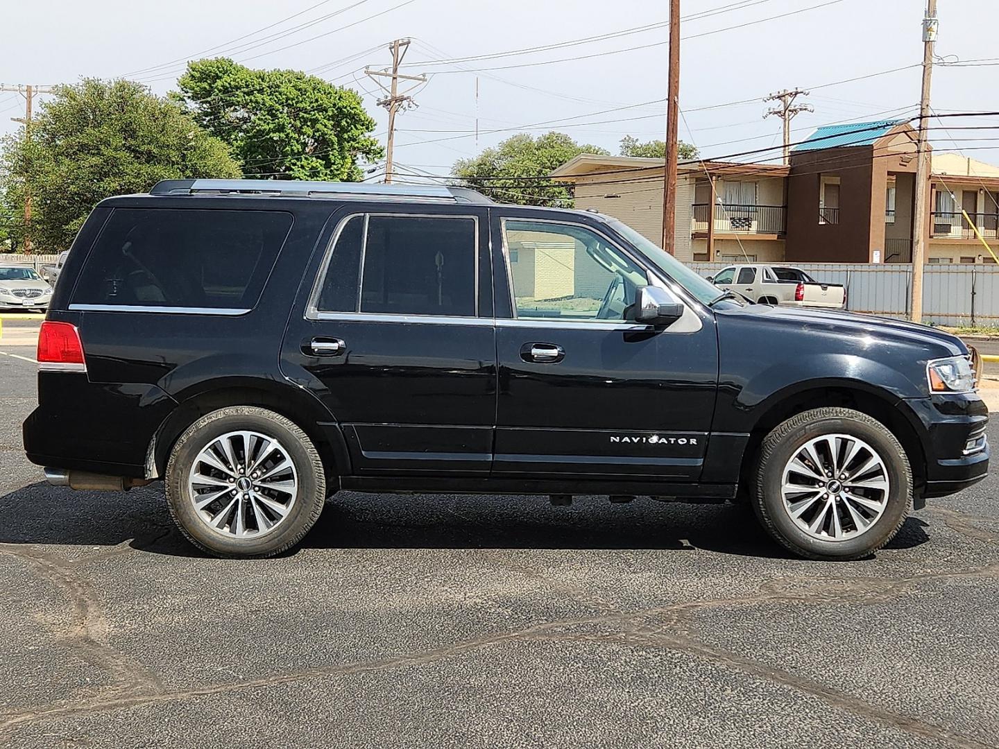 2016 BLACK /Medium Light Stone - PL Lincoln Navigator Select (5LMJJ2JT5GE) with an EcoBoost 3.5L V-6 gasoline direct injection, DOHC, variable valve control, twin turbo, premium unleaded, engine with 380HP engine, located at 4711 Ave Q, Lubbock, TX, 79412, (806) 687-2362, 33.551304, -101.855293- Photo#4