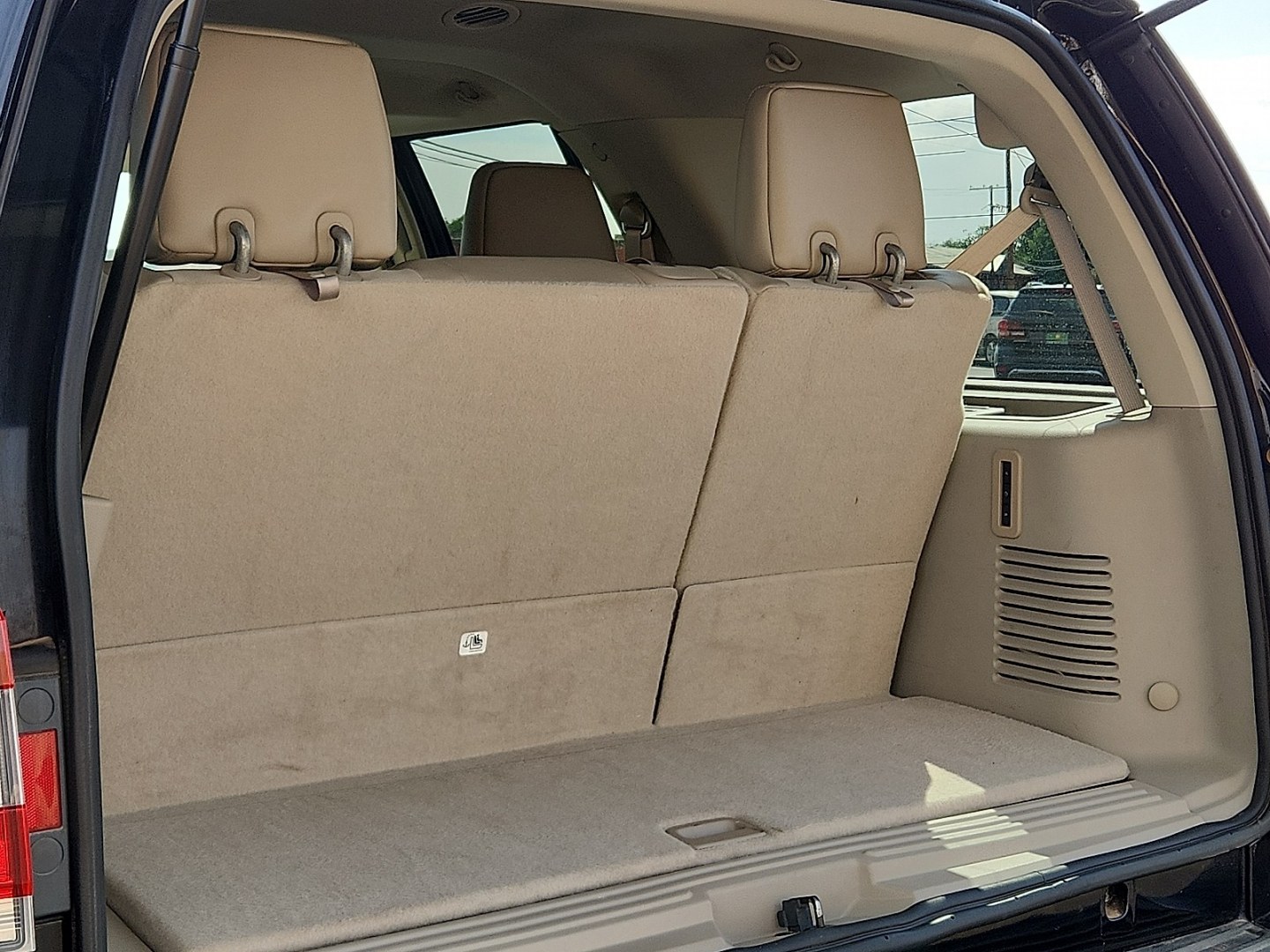 2016 BLACK /Medium Light Stone - PL Lincoln Navigator Select (5LMJJ2JT5GE) with an EcoBoost 3.5L V-6 gasoline direct injection, DOHC, variable valve control, twin turbo, premium unleaded, engine with 380HP engine, located at 4711 Ave Q, Lubbock, TX, 79412, (806) 687-2362, 33.551304, -101.855293- Photo#7