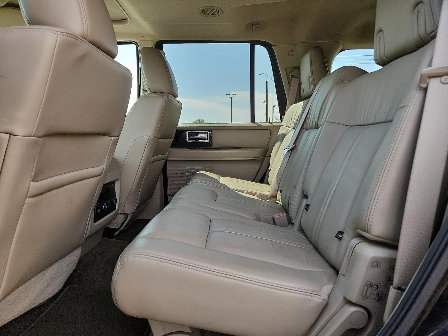 2016 BLACK /Medium Light Stone - PL Lincoln Navigator Select (5LMJJ2JT5GE) with an EcoBoost 3.5L V-6 gasoline direct injection, DOHC, variable valve control, twin turbo, premium unleaded, engine with 380HP engine, located at 4711 Ave Q, Lubbock, TX, 79412, (806) 687-2362, 33.551304, -101.855293- Photo#11