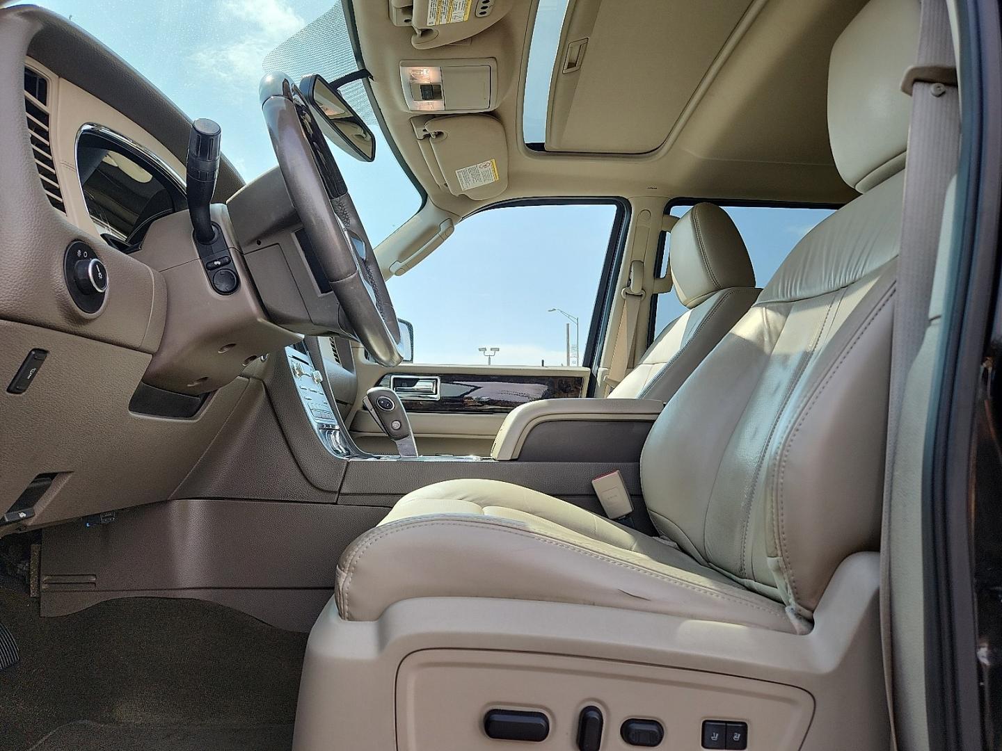 2016 BLACK /Medium Light Stone - PL Lincoln Navigator Select (5LMJJ2JT5GE) with an EcoBoost 3.5L V-6 gasoline direct injection, DOHC, variable valve control, twin turbo, premium unleaded, engine with 380HP engine, located at 4711 Ave Q, Lubbock, TX, 79412, (806) 687-2362, 33.551304, -101.855293- Photo#14