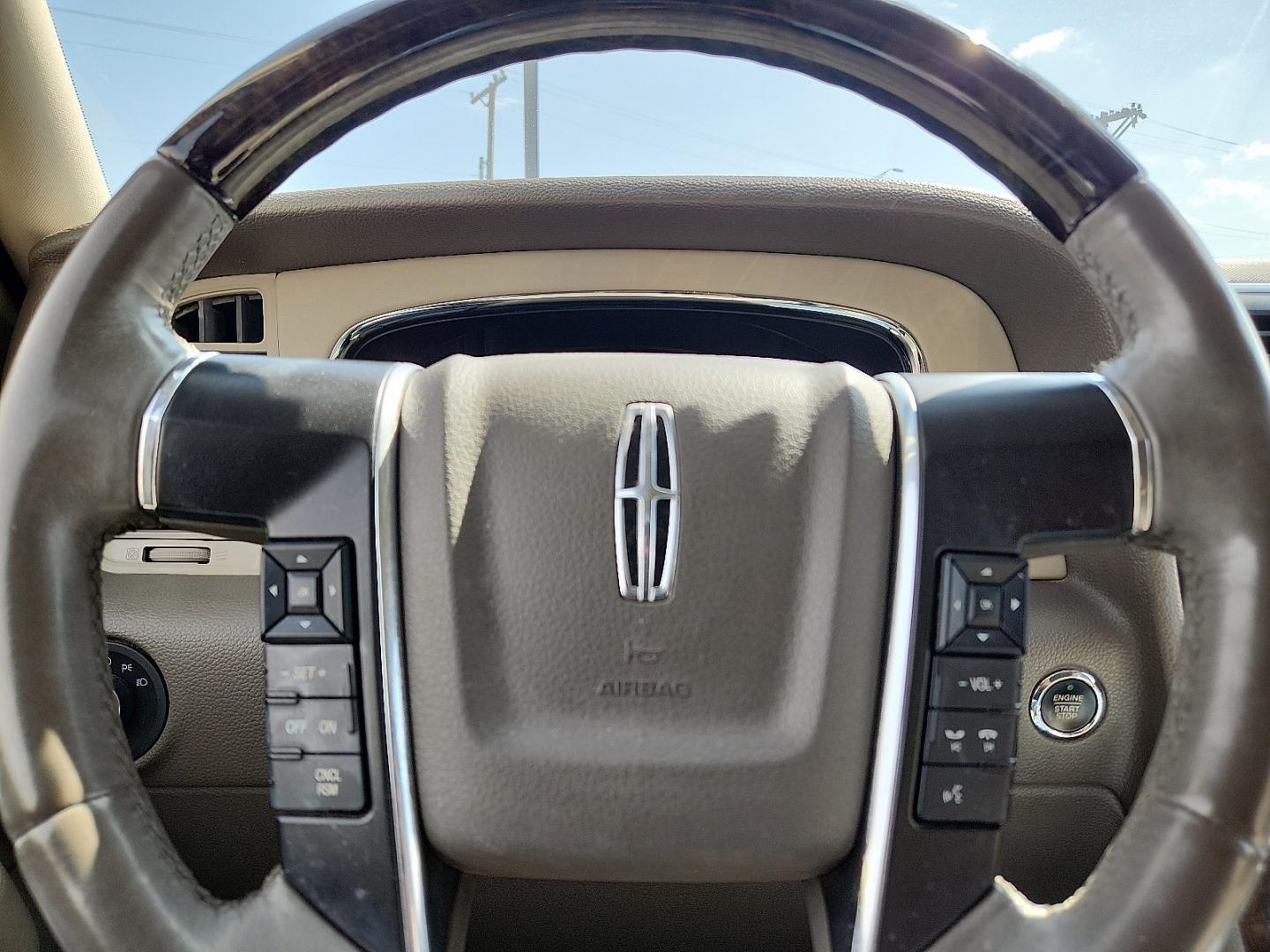 2016 BLACK /Medium Light Stone - PL Lincoln Navigator Select (5LMJJ2JT5GE) with an EcoBoost 3.5L V-6 gasoline direct injection, DOHC, variable valve control, twin turbo, premium unleaded, engine with 380HP engine, located at 4711 Ave Q, Lubbock, TX, 79412, (806) 687-2362, 33.551304, -101.855293- Photo#28
