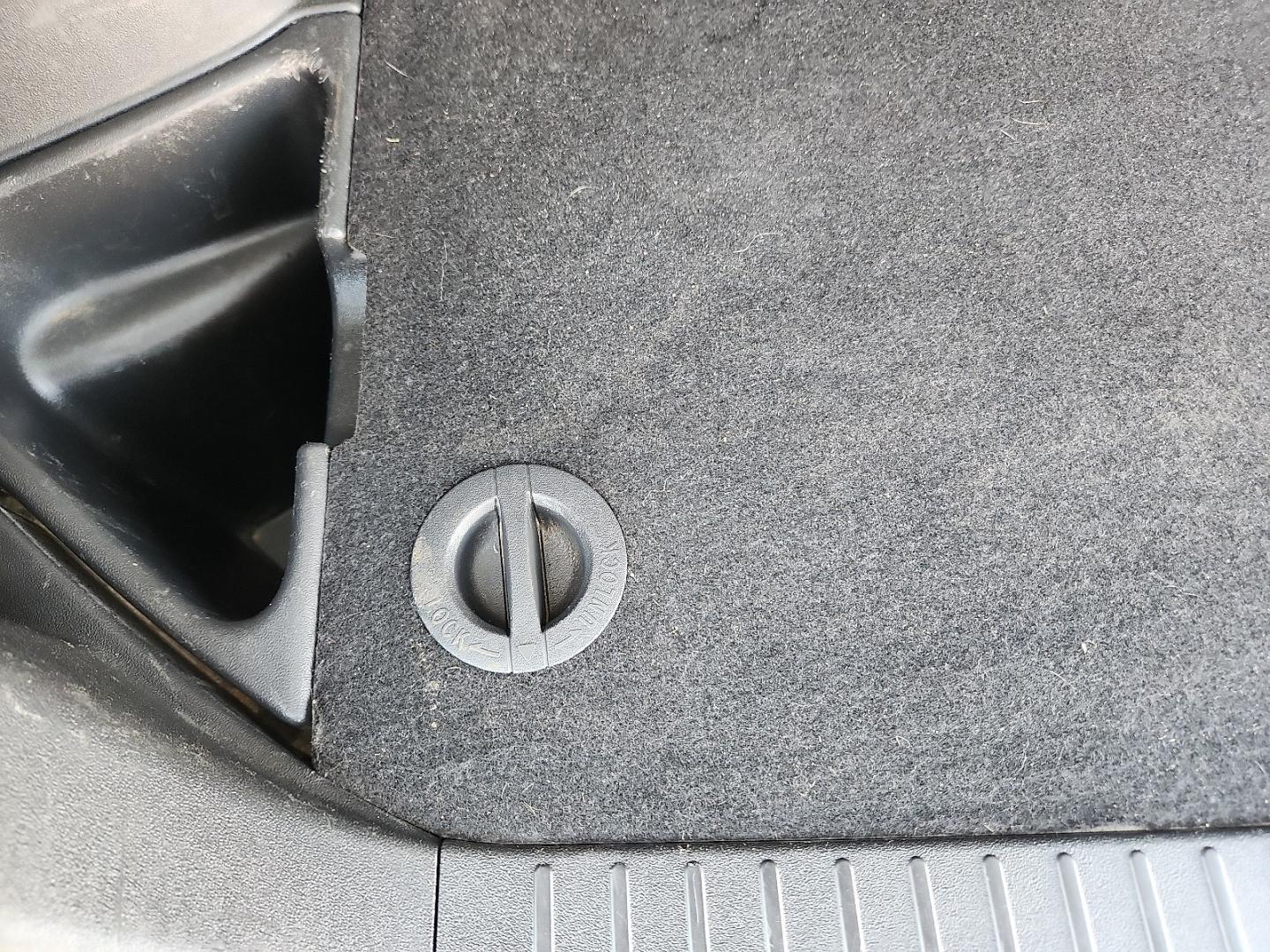 2008 GREEN /Dark Gray - 10 Scion xB (JTLKE50E881) with an 2.4L I-4 DOHC, variable valve control, regular unleaded, engine with 158HP engine, located at 4711 Ave Q, Lubbock, TX, 79412, (806) 687-2362, 33.551304, -101.855293- Photo#8