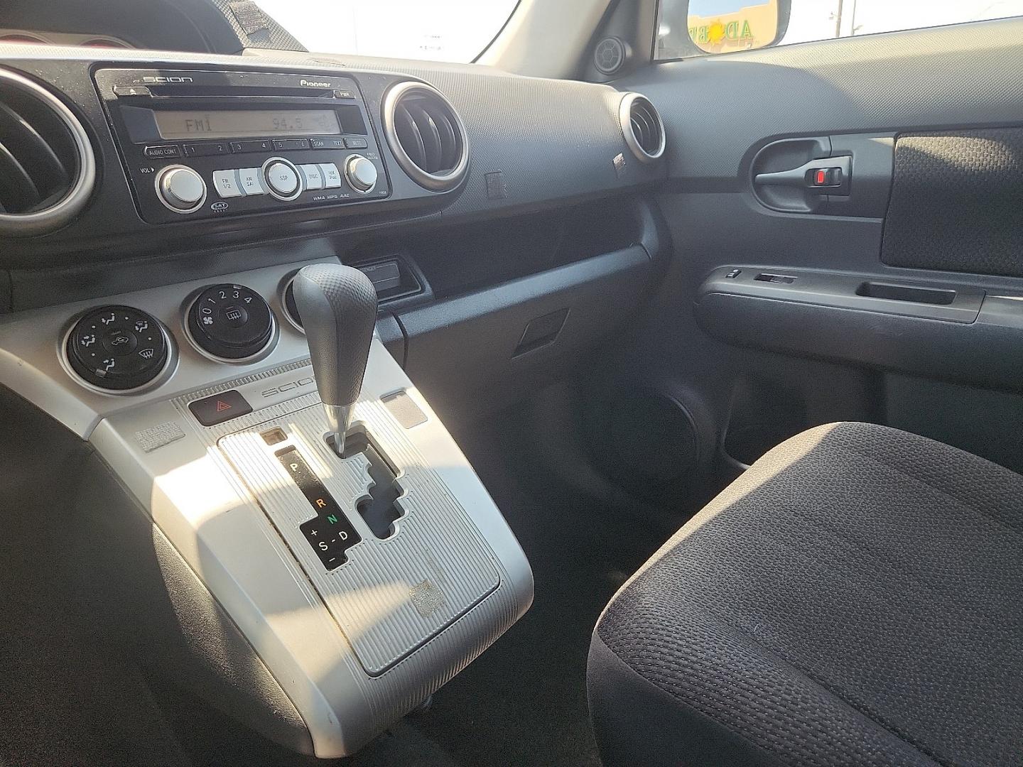 2008 GREEN /Dark Gray - 10 Scion xB (JTLKE50E881) with an 2.4L I-4 DOHC, variable valve control, regular unleaded, engine with 158HP engine, located at 4711 Ave Q, Lubbock, TX, 79412, (806) 687-2362, 33.551304, -101.855293- Photo#29