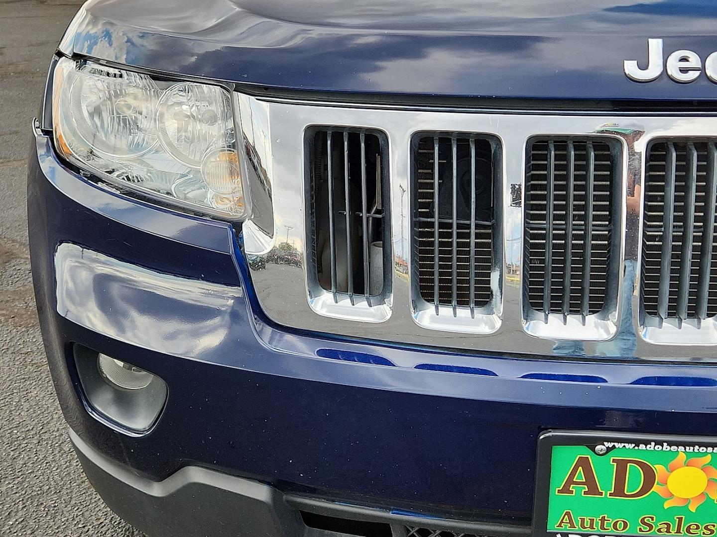 2013 BLUE /Medium Graystone/Dark Graystone - D3 Jeep Grand Cherokee Laredo (1C4RJFAG4DC) with an 3.6L V-6 DOHC, variable valve control, regular unleaded, engine with 290HP engine, located at 4711 Ave Q, Lubbock, TX, 79412, (806) 687-2362, 33.551304, -101.855293- Photo#7