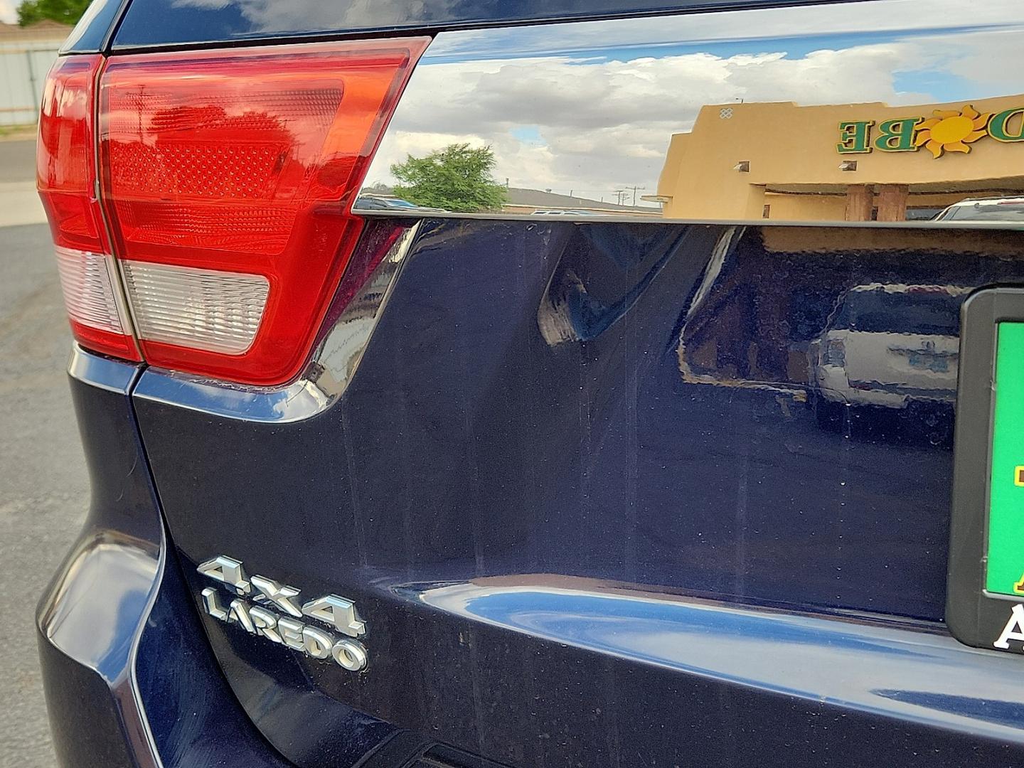2013 BLUE /Medium Graystone/Dark Graystone - D3 Jeep Grand Cherokee Laredo (1C4RJFAG4DC) with an 3.6L V-6 DOHC, variable valve control, regular unleaded, engine with 290HP engine, located at 4711 Ave Q, Lubbock, TX, 79412, (806) 687-2362, 33.551304, -101.855293- Photo#8