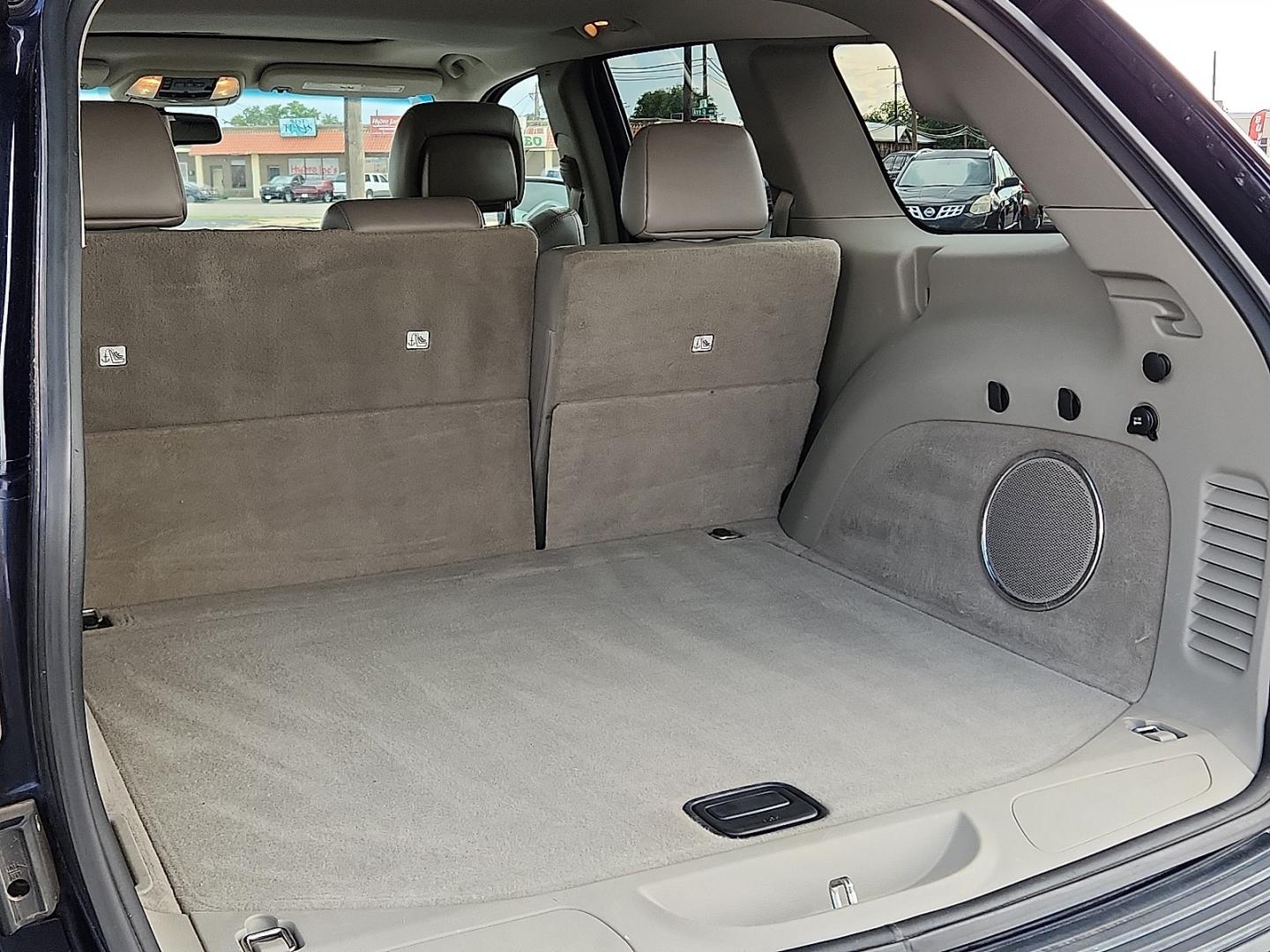 2013 BLUE /Medium Graystone/Dark Graystone - D3 Jeep Grand Cherokee Laredo (1C4RJFAG4DC) with an 3.6L V-6 DOHC, variable valve control, regular unleaded, engine with 290HP engine, located at 4711 Ave Q, Lubbock, TX, 79412, (806) 687-2362, 33.551304, -101.855293- Photo#9