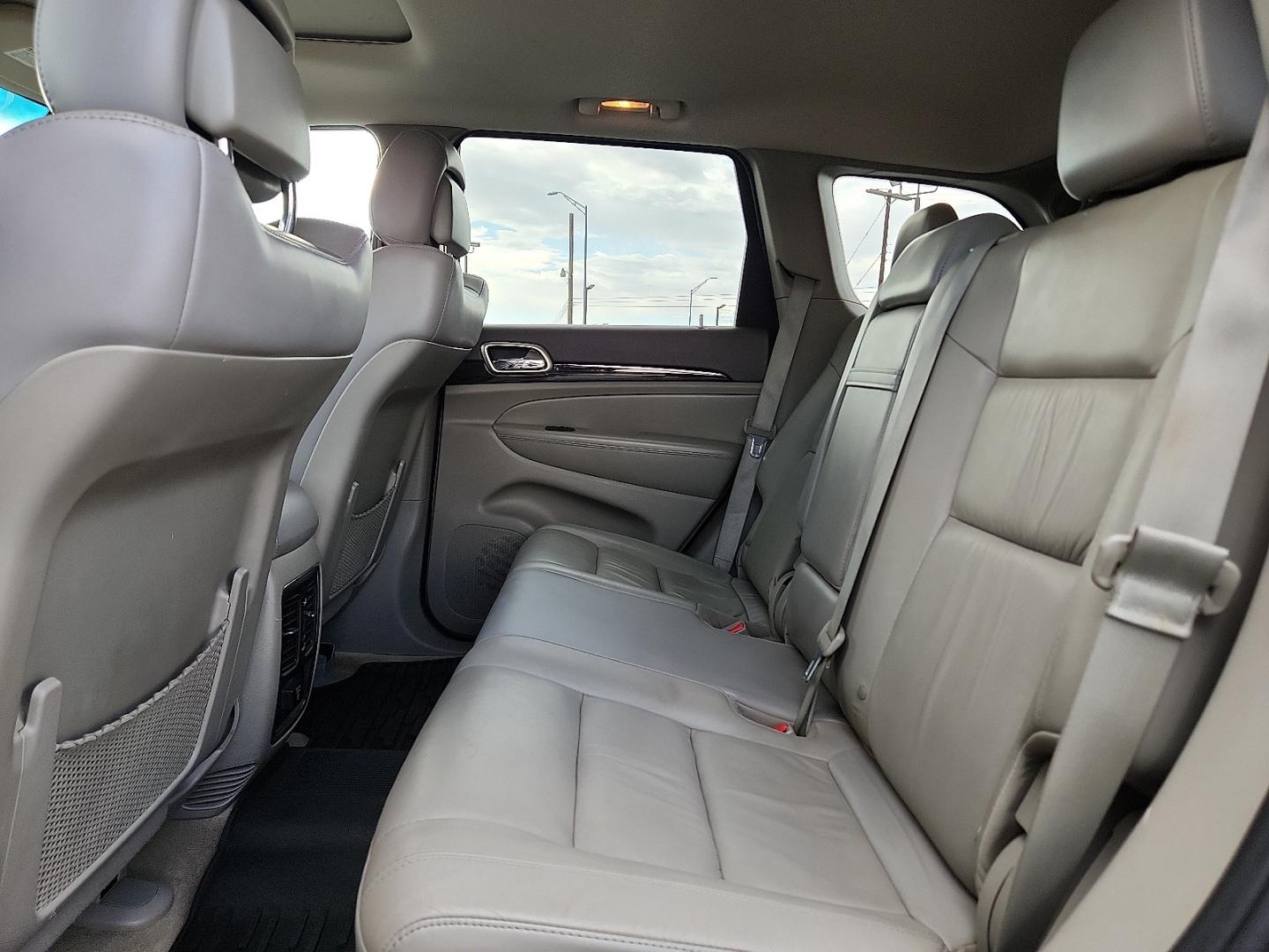 2013 BLUE /Medium Graystone/Dark Graystone - D3 Jeep Grand Cherokee Laredo (1C4RJFAG4DC) with an 3.6L V-6 DOHC, variable valve control, regular unleaded, engine with 290HP engine, located at 4711 Ave Q, Lubbock, TX, 79412, (806) 687-2362, 33.551304, -101.855293- Photo#11