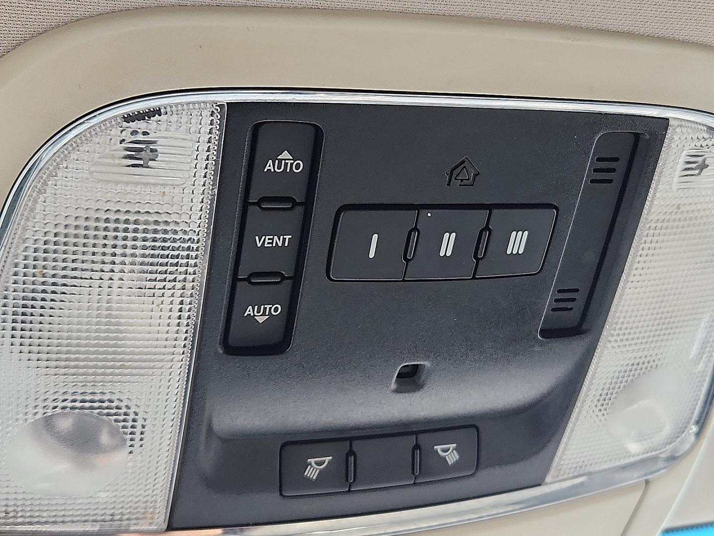 2013 BLUE /Medium Graystone/Dark Graystone - D3 Jeep Grand Cherokee Laredo (1C4RJFAG4DC) with an 3.6L V-6 DOHC, variable valve control, regular unleaded, engine with 290HP engine, located at 4711 Ave Q, Lubbock, TX, 79412, (806) 687-2362, 33.551304, -101.855293- Photo#19
