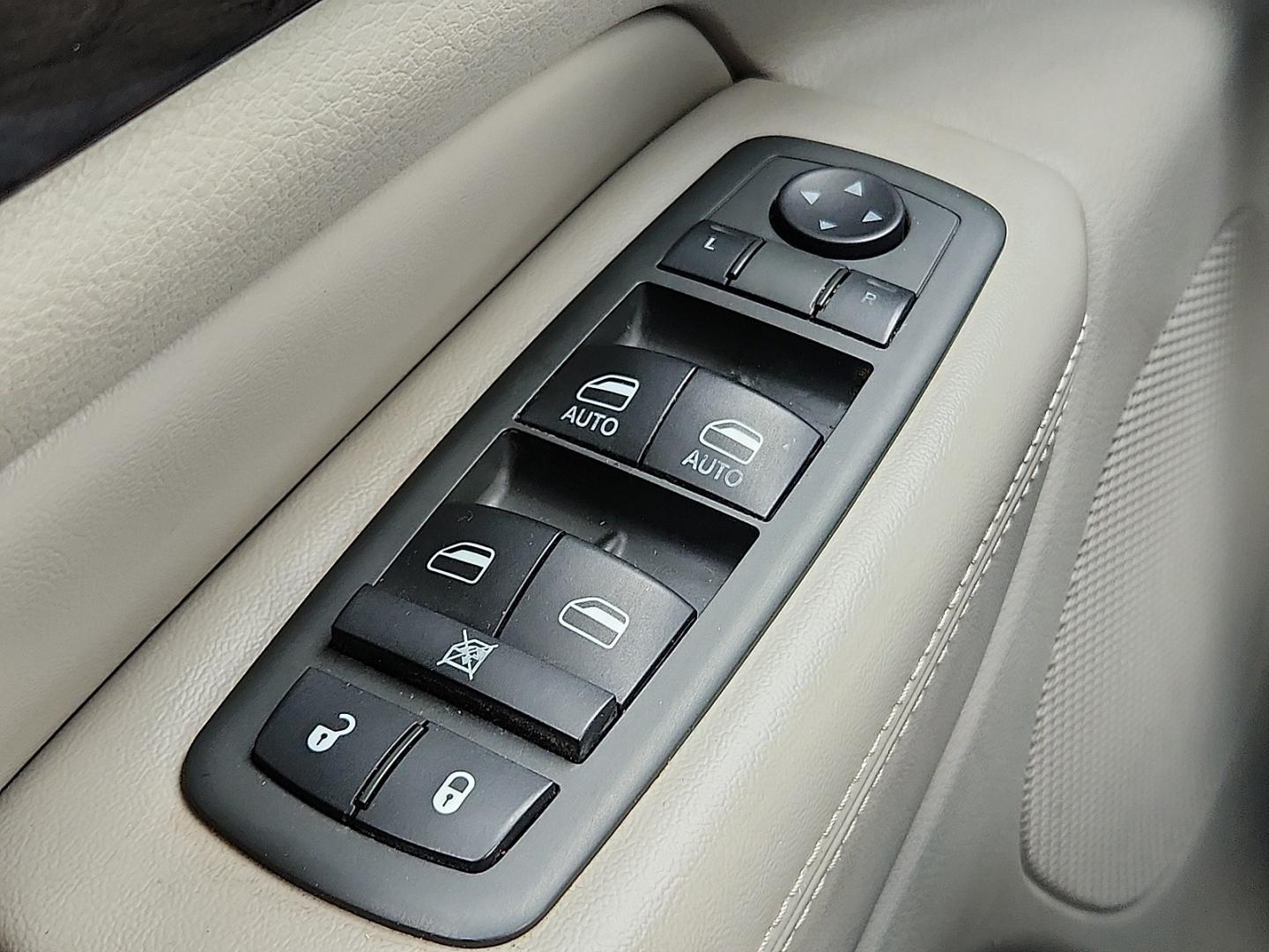 2013 BLUE /Medium Graystone/Dark Graystone - D3 Jeep Grand Cherokee Laredo (1C4RJFAG4DC) with an 3.6L V-6 DOHC, variable valve control, regular unleaded, engine with 290HP engine, located at 4711 Ave Q, Lubbock, TX, 79412, (806) 687-2362, 33.551304, -101.855293- Photo#21