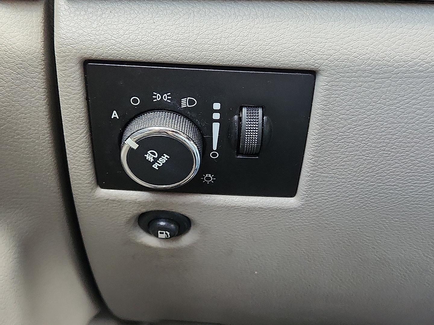 2013 BLUE /Medium Graystone/Dark Graystone - D3 Jeep Grand Cherokee Laredo (1C4RJFAG4DC) with an 3.6L V-6 DOHC, variable valve control, regular unleaded, engine with 290HP engine, located at 4711 Ave Q, Lubbock, TX, 79412, (806) 687-2362, 33.551304, -101.855293- Photo#22
