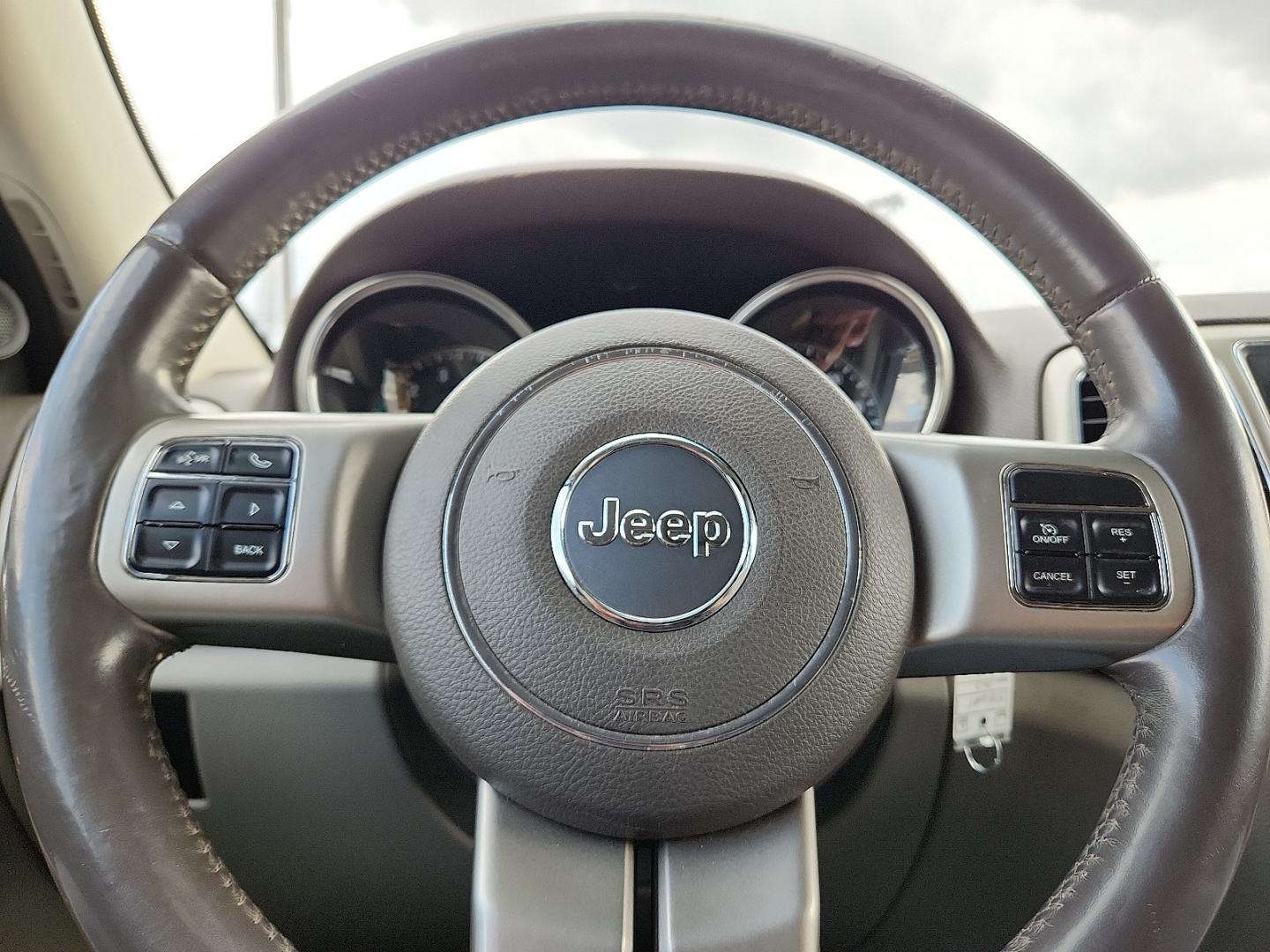 2013 BLUE /Medium Graystone/Dark Graystone - D3 Jeep Grand Cherokee Laredo (1C4RJFAG4DC) with an 3.6L V-6 DOHC, variable valve control, regular unleaded, engine with 290HP engine, located at 4711 Ave Q, Lubbock, TX, 79412, (806) 687-2362, 33.551304, -101.855293- Photo#28
