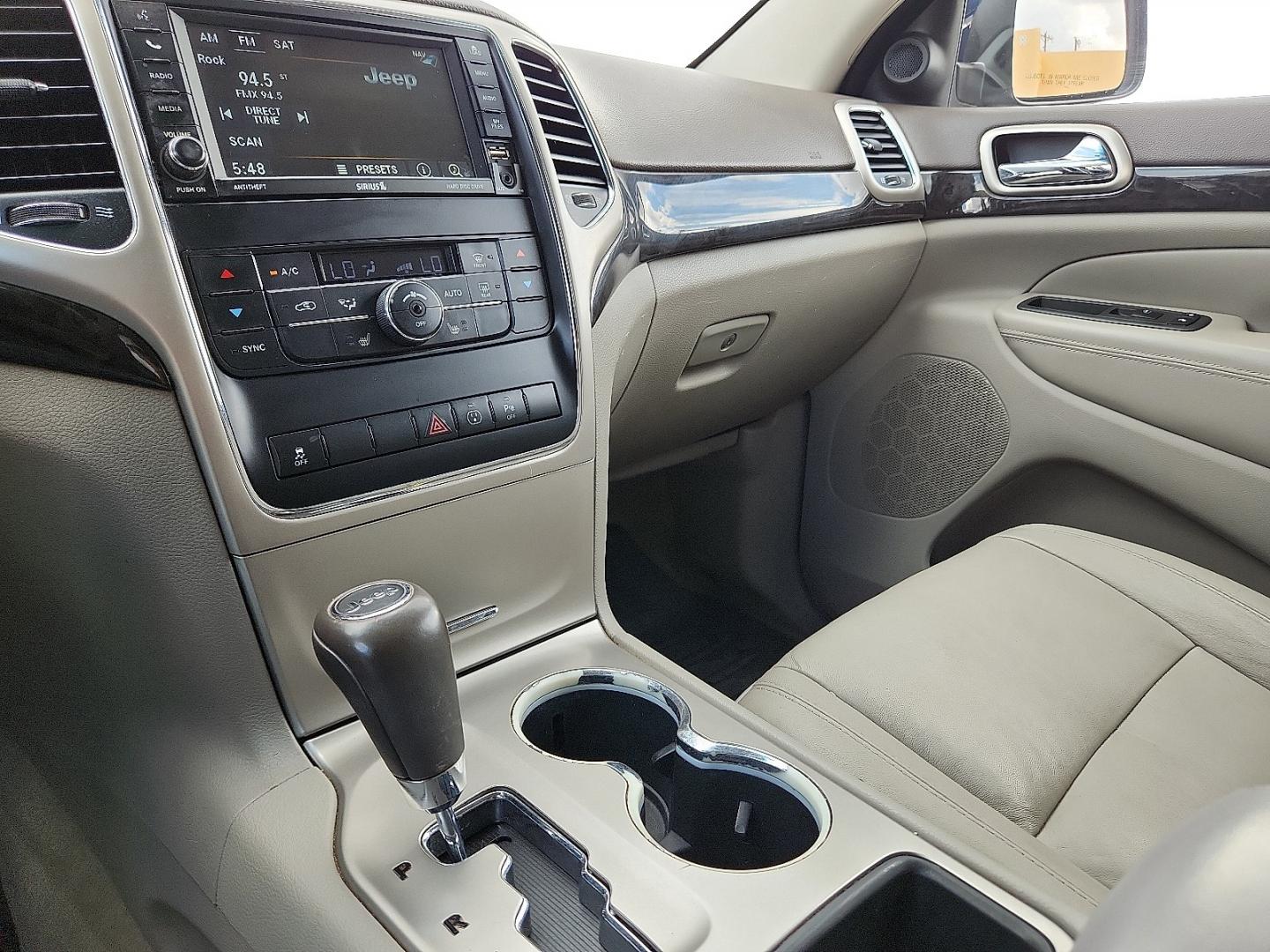 2013 BLUE /Medium Graystone/Dark Graystone - D3 Jeep Grand Cherokee Laredo (1C4RJFAG4DC) with an 3.6L V-6 DOHC, variable valve control, regular unleaded, engine with 290HP engine, located at 4711 Ave Q, Lubbock, TX, 79412, (806) 687-2362, 33.551304, -101.855293- Photo#29
