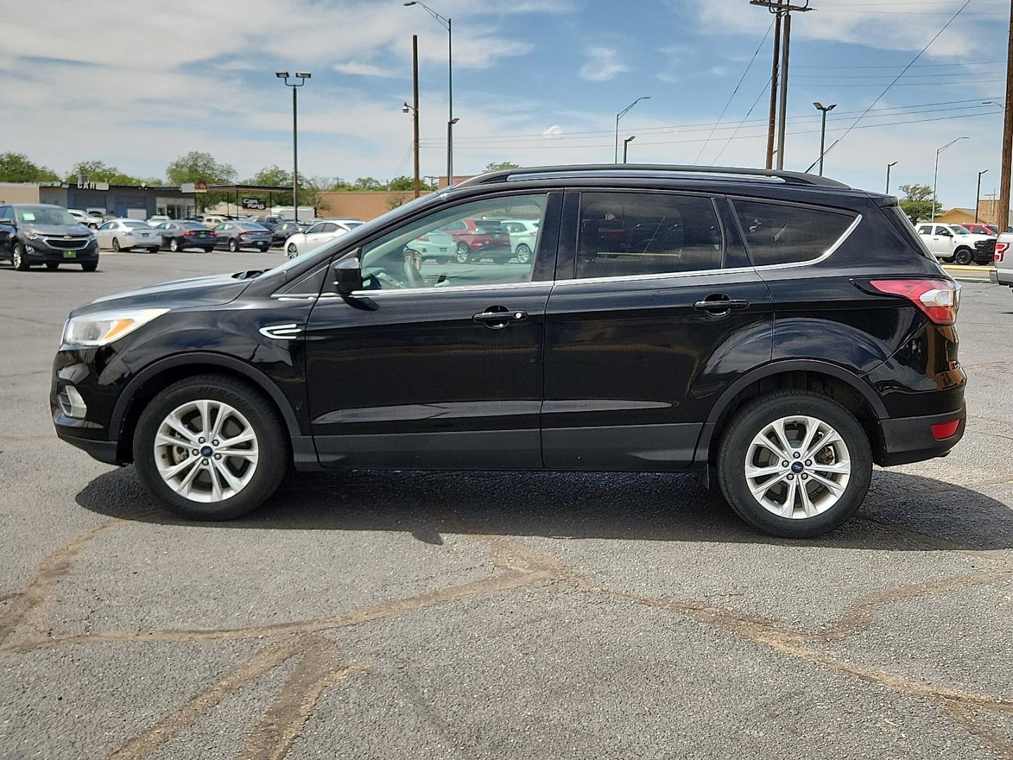 2018 BLACK /Medium Light Stone - KL Ford Escape SE (1FMCU0G9XJU) with an EcoBoost 2L I-4 gasoline direct injection, DOHC, variable valve control, intercooled turbo, premium unleaded, engine with 245HP engine, located at 4711 Ave Q, Lubbock, TX, 79412, (806) 687-2362, 33.551304, -101.855293- Photo#1
