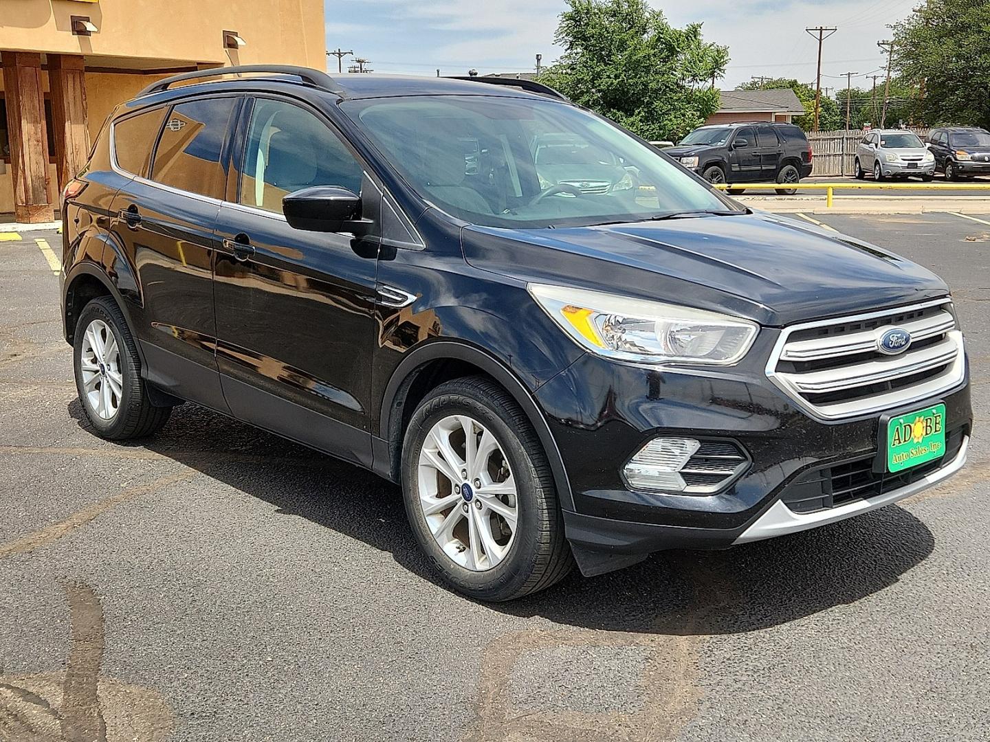 2018 BLACK /Medium Light Stone - KL Ford Escape SE (1FMCU0G9XJU) with an EcoBoost 2L I-4 gasoline direct injection, DOHC, variable valve control, intercooled turbo, premium unleaded, engine with 245HP engine, located at 4711 Ave Q, Lubbock, TX, 79412, (806) 687-2362, 33.551304, -101.855293- Photo#5