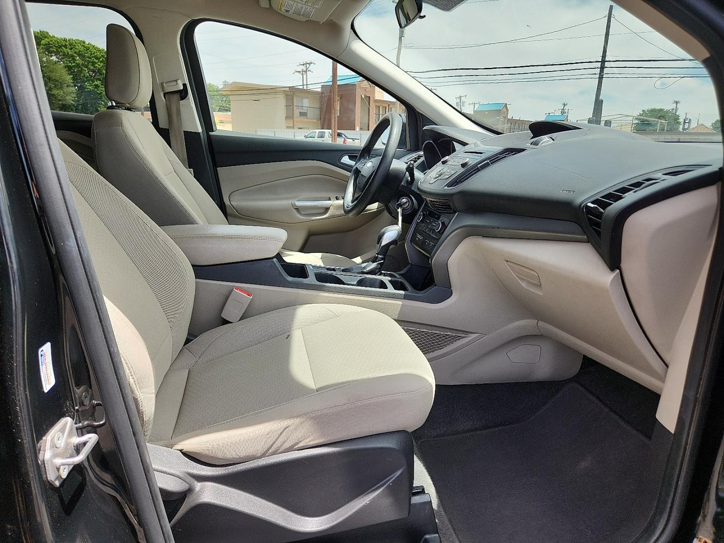 2018 BLACK /Medium Light Stone - KL Ford Escape SE (1FMCU0G9XJU) with an EcoBoost 2L I-4 gasoline direct injection, DOHC, variable valve control, intercooled turbo, premium unleaded, engine with 245HP engine, located at 4711 Ave Q, Lubbock, TX, 79412, (806) 687-2362, 33.551304, -101.855293- Photo#17