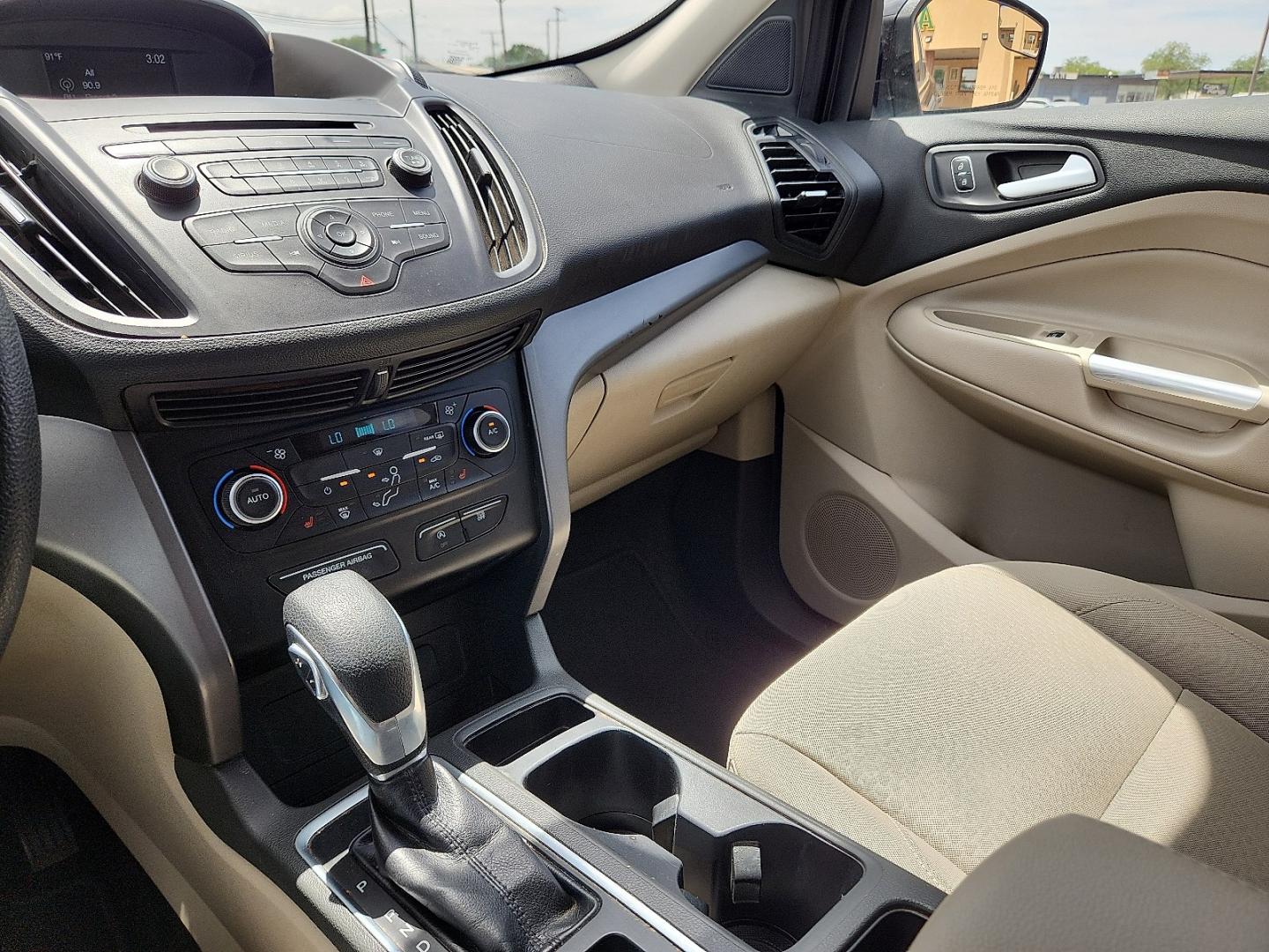2018 BLACK /Medium Light Stone - KL Ford Escape SE (1FMCU0G9XJU) with an EcoBoost 2L I-4 gasoline direct injection, DOHC, variable valve control, intercooled turbo, premium unleaded, engine with 245HP engine, located at 4711 Ave Q, Lubbock, TX, 79412, (806) 687-2362, 33.551304, -101.855293- Photo#29