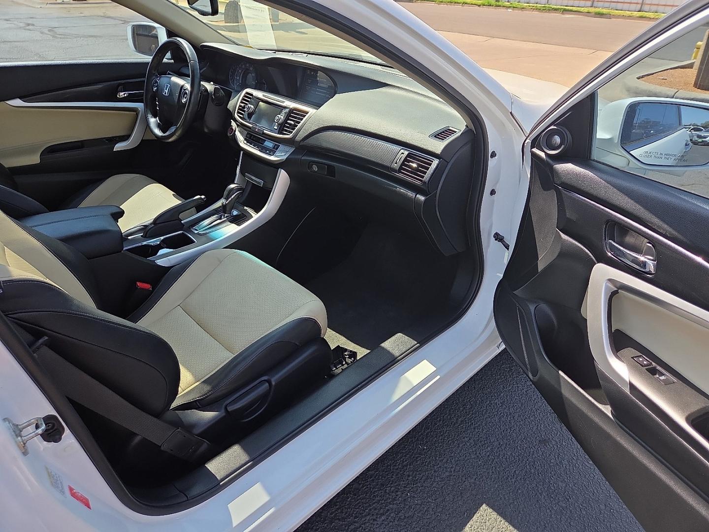 2015 White Orchid Pearl - WB /Parchment - BI Honda Accord EX-L (1HGCT1B86FA) with an 2.4L I-4 gasoline direct injection, DOHC, i-VTEC variable valve control, regular unleaded, engine with 185HP engine, located at 4711 Ave Q, Lubbock, TX, 79412, (806) 687-2362, 33.551304, -101.855293- Photo#11