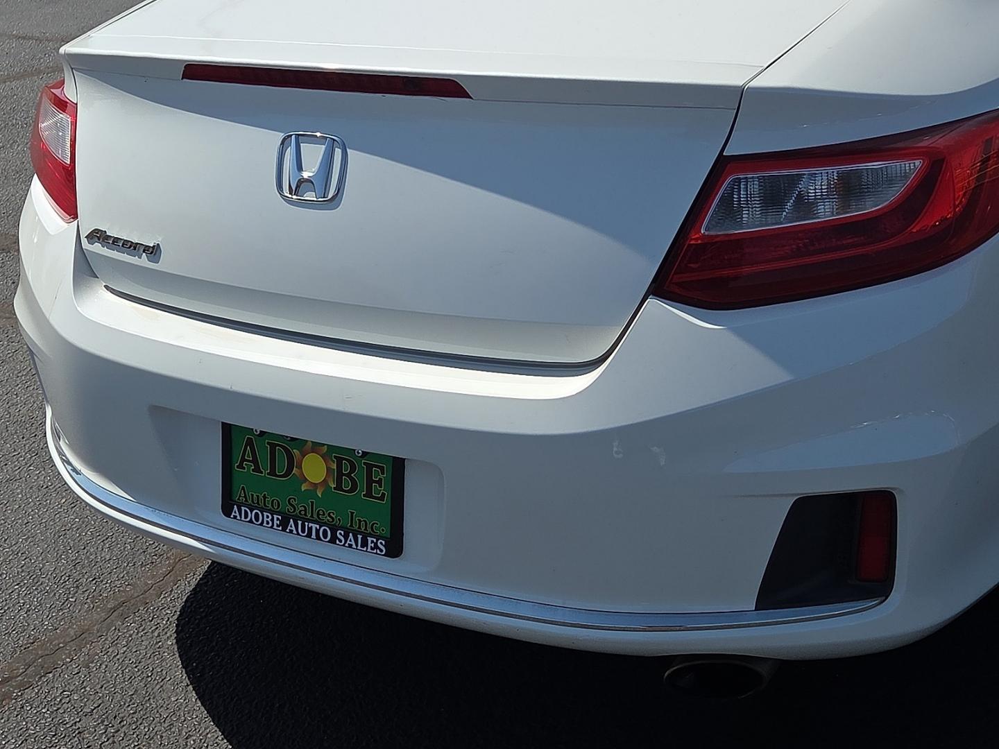 2015 White Orchid Pearl - WB /Parchment - BI Honda Accord EX-L (1HGCT1B86FA) with an 2.4L I-4 gasoline direct injection, DOHC, i-VTEC variable valve control, regular unleaded, engine with 185HP engine, located at 4711 Ave Q, Lubbock, TX, 79412, (806) 687-2362, 33.551304, -101.855293- Photo#14