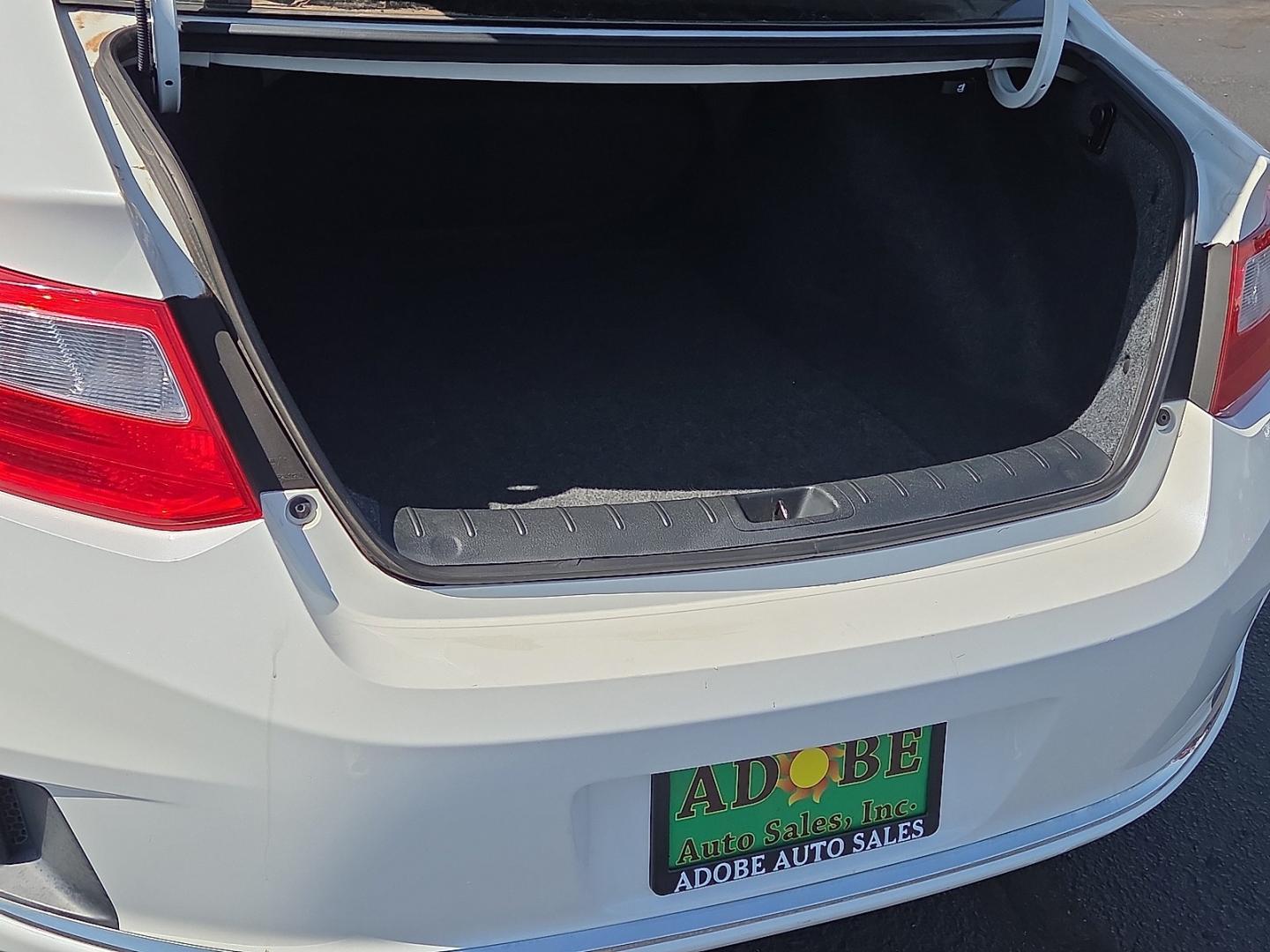 2015 White Orchid Pearl - WB /Parchment - BI Honda Accord EX-L (1HGCT1B86FA) with an 2.4L I-4 gasoline direct injection, DOHC, i-VTEC variable valve control, regular unleaded, engine with 185HP engine, located at 4711 Ave Q, Lubbock, TX, 79412, (806) 687-2362, 33.551304, -101.855293- Photo#15