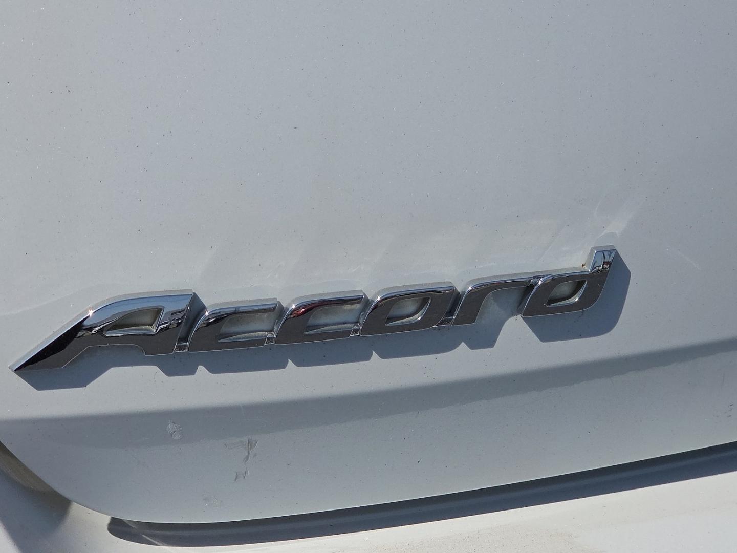 2015 White Orchid Pearl - WB /Parchment - BI Honda Accord EX-L (1HGCT1B86FA) with an 2.4L I-4 gasoline direct injection, DOHC, i-VTEC variable valve control, regular unleaded, engine with 185HP engine, located at 4711 Ave Q, Lubbock, TX, 79412, (806) 687-2362, 33.551304, -101.855293- Photo#16