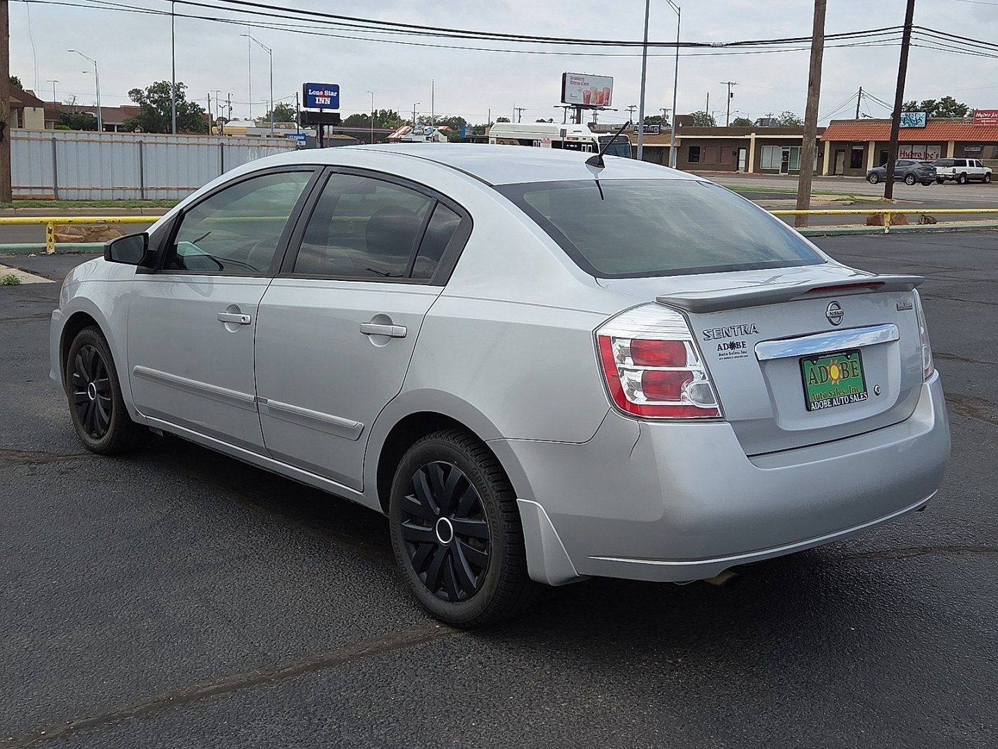 2012 Brilliant Silver - K23 /Gray Nissan Sentra 2.0 S (3N1AB6AP9CL) with an 2L I-4 DOHC, variable valve control, regular unleaded, engine with 140HP engine, located at 4711 Ave Q, Lubbock, TX, 79412, (806) 687-2362, 33.551304, -101.855293- Photo#2