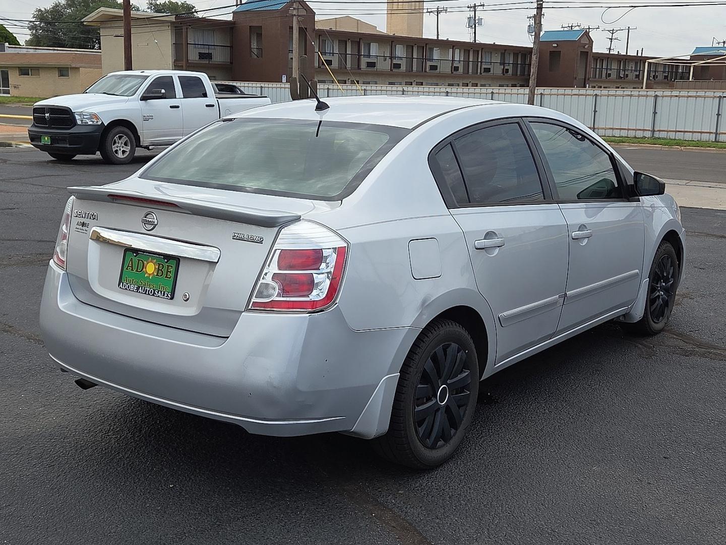 2012 Brilliant Silver - K23 /Gray Nissan Sentra 2.0 S (3N1AB6AP9CL) with an 2L I-4 DOHC, variable valve control, regular unleaded, engine with 140HP engine, located at 4711 Ave Q, Lubbock, TX, 79412, (806) 687-2362, 33.551304, -101.855293- Photo#4
