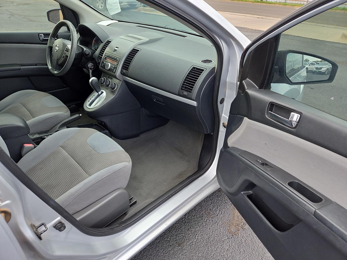 2012 Brilliant Silver - K23 /Gray Nissan Sentra 2.0 S (3N1AB6AP9CL) with an 2L I-4 DOHC, variable valve control, regular unleaded, engine with 140HP engine, located at 4711 Ave Q, Lubbock, TX, 79412, (806) 687-2362, 33.551304, -101.855293- Photo#9