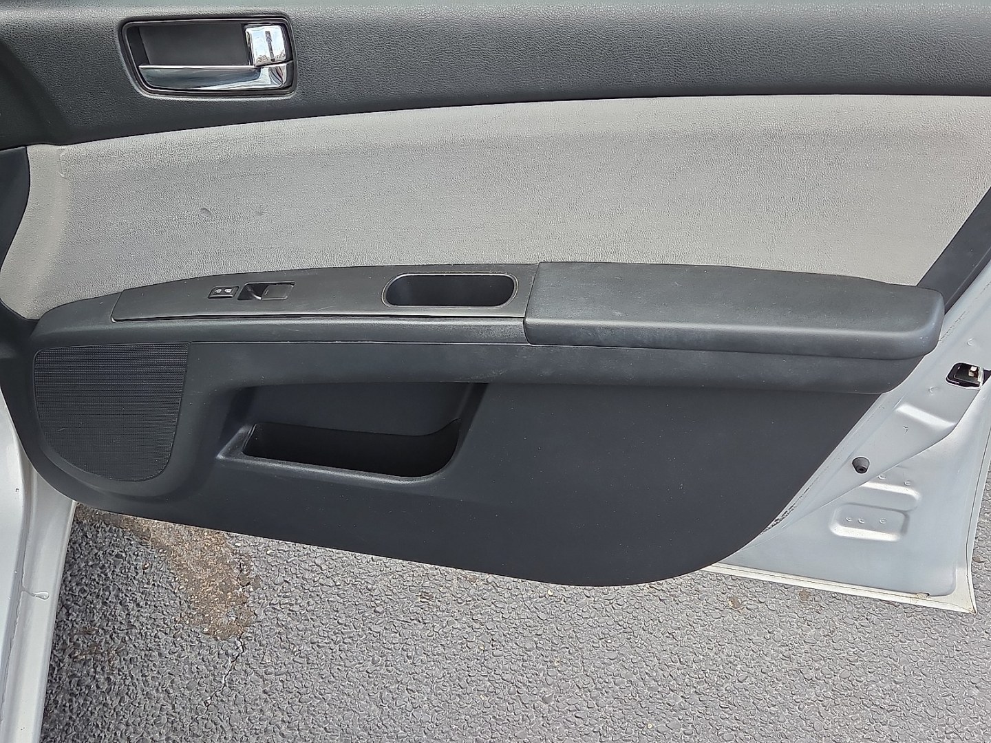 2012 Brilliant Silver - K23 /Gray Nissan Sentra 2.0 S (3N1AB6AP9CL) with an 2L I-4 DOHC, variable valve control, regular unleaded, engine with 140HP engine, located at 4711 Ave Q, Lubbock, TX, 79412, (806) 687-2362, 33.551304, -101.855293- Photo#11