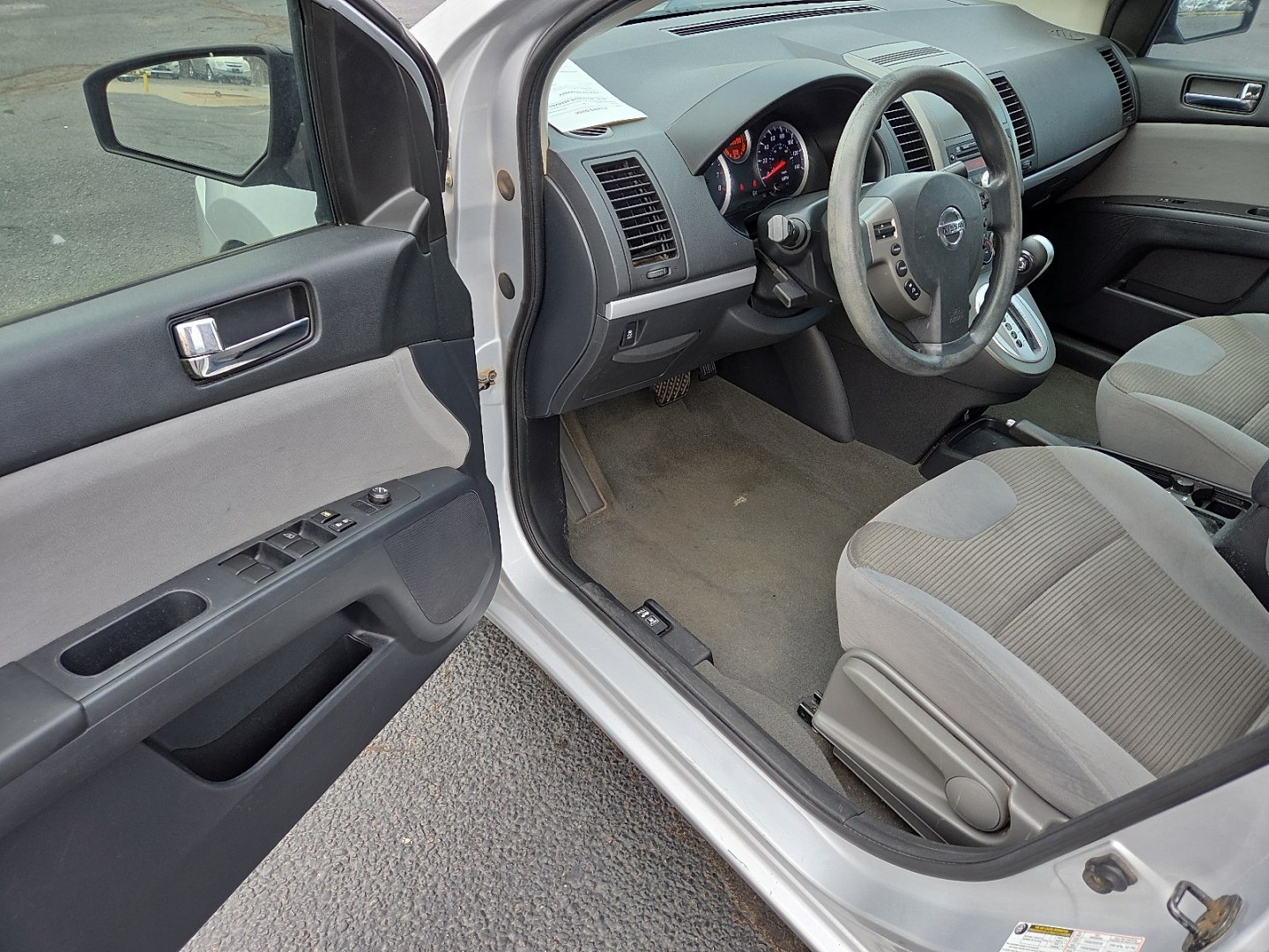 2012 Brilliant Silver - K23 /Gray Nissan Sentra 2.0 S (3N1AB6AP9CL) with an 2L I-4 DOHC, variable valve control, regular unleaded, engine with 140HP engine, located at 4711 Ave Q, Lubbock, TX, 79412, (806) 687-2362, 33.551304, -101.855293- Photo#18