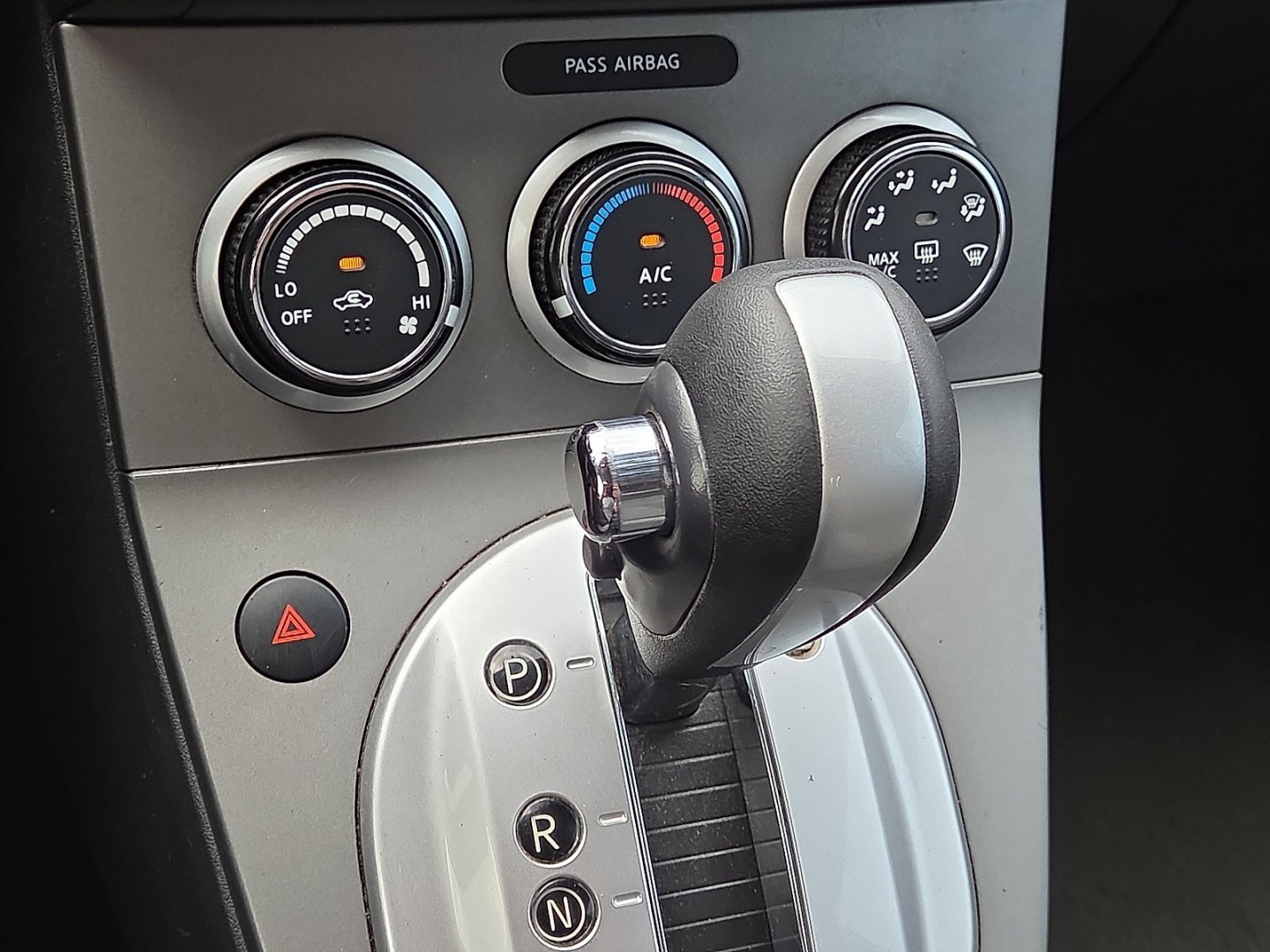 2012 Brilliant Silver - K23 /Gray Nissan Sentra 2.0 S (3N1AB6AP9CL) with an 2L I-4 DOHC, variable valve control, regular unleaded, engine with 140HP engine, located at 4711 Ave Q, Lubbock, TX, 79412, (806) 687-2362, 33.551304, -101.855293- Photo#21