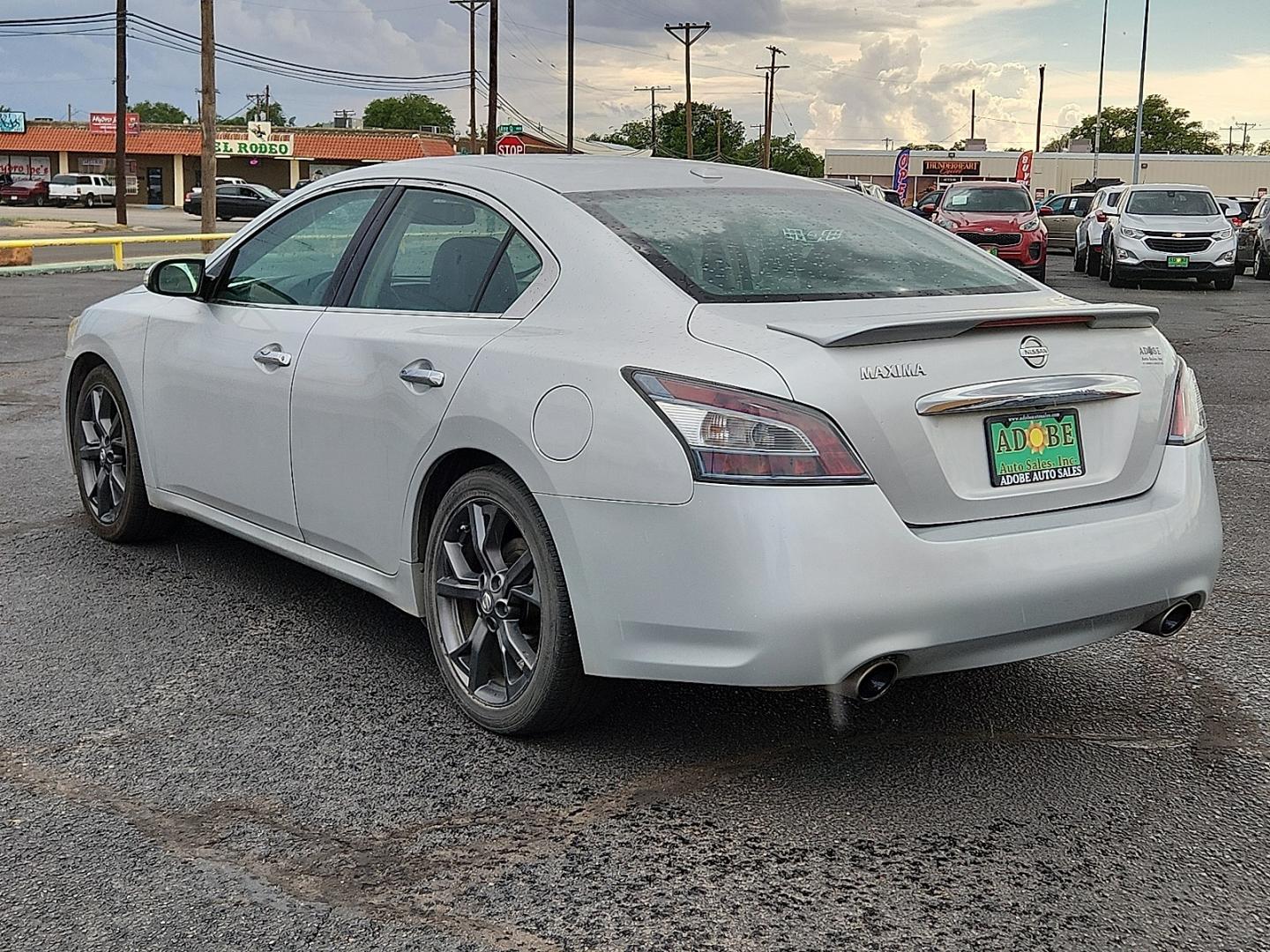 2014 SILVER Nissan Maxima 3.5 S (1N4AA5AP5EC) with an VQ 3.5L V-6 DOHC, variable valve control, premium unleaded, engine with 290HP engine, located at 4711 Ave Q, Lubbock, TX, 79412, (806) 687-2362, 33.551304, -101.855293 - Photo#2