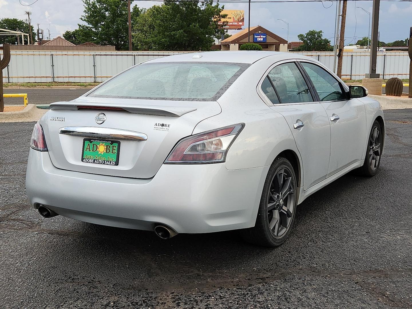 2014 SILVER Nissan Maxima 3.5 S (1N4AA5AP5EC) with an VQ 3.5L V-6 DOHC, variable valve control, premium unleaded, engine with 290HP engine, located at 4711 Ave Q, Lubbock, TX, 79412, (806) 687-2362, 33.551304, -101.855293 - Photo#3