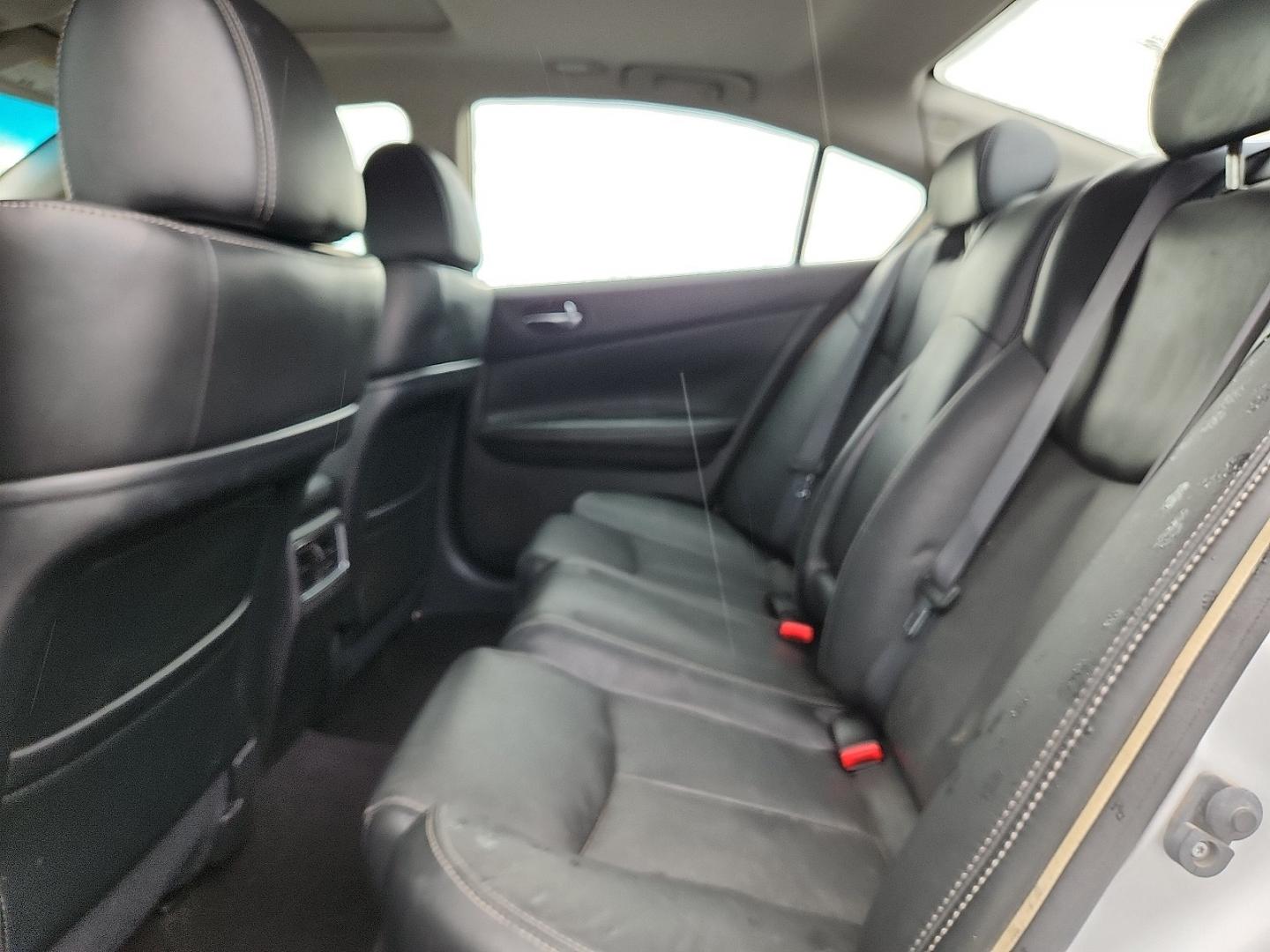 2014 SILVER Nissan Maxima 3.5 S (1N4AA5AP5EC) with an VQ 3.5L V-6 DOHC, variable valve control, premium unleaded, engine with 290HP engine, located at 4711 Ave Q, Lubbock, TX, 79412, (806) 687-2362, 33.551304, -101.855293 - Photo#8