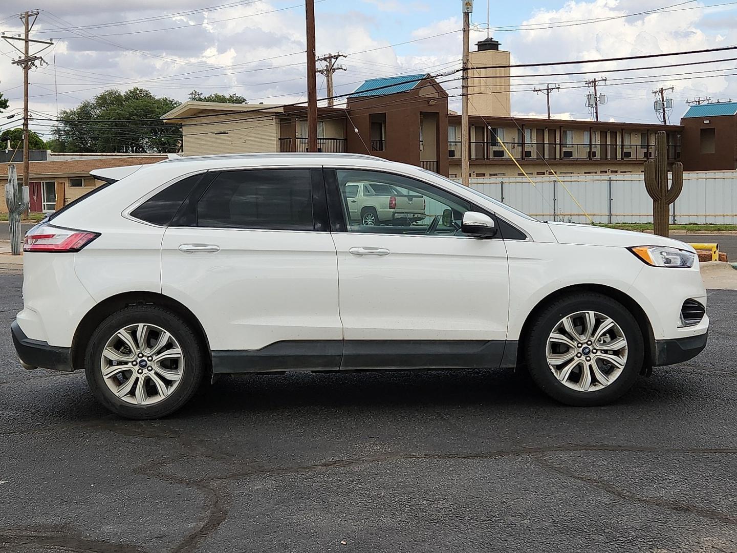 2020 WHITE /Soft Ceramic - LC Ford Edge Titanium (2FMPK3K9XLB) with an EcoBoost 2L I-4 gasoline direct injection, DOHC, variable valve control, intercooled turbo, premium unleaded, engine with 250HP engine, located at 4711 Ave Q, Lubbock, TX, 79412, (806) 687-2362, 33.551304, -101.855293- Photo#4