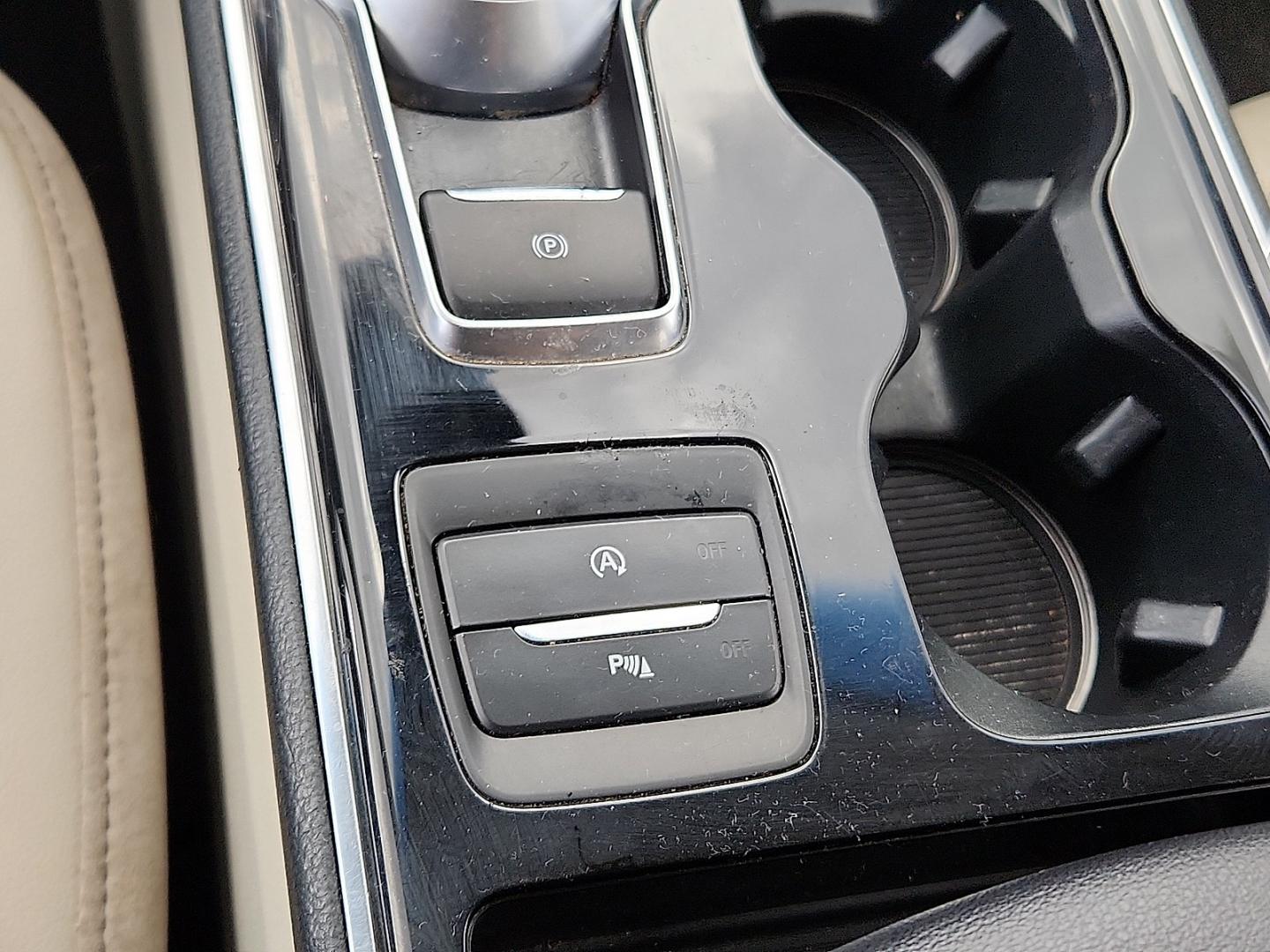 2020 WHITE /Soft Ceramic - LC Ford Edge Titanium (2FMPK3K9XLB) with an EcoBoost 2L I-4 gasoline direct injection, DOHC, variable valve control, intercooled turbo, premium unleaded, engine with 250HP engine, located at 4711 Ave Q, Lubbock, TX, 79412, (806) 687-2362, 33.551304, -101.855293- Photo#20