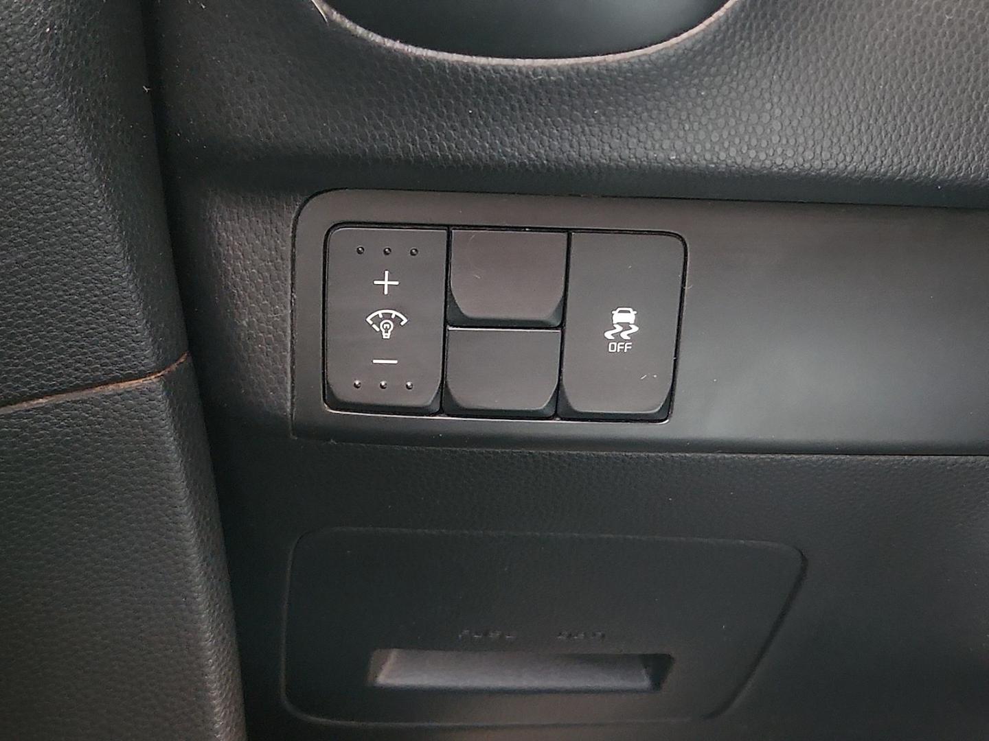 2015 BLACK /Black - EQ Kia Soul (KNDJN2A23F7) with an Gamma 1.6L I-4 gasoline direct injection, DOHC, variable valve control, regular unleaded, engine with 130HP engine, located at 4711 Ave Q, Lubbock, TX, 79412, (806) 687-2362, 33.551304, -101.855293- Photo#19