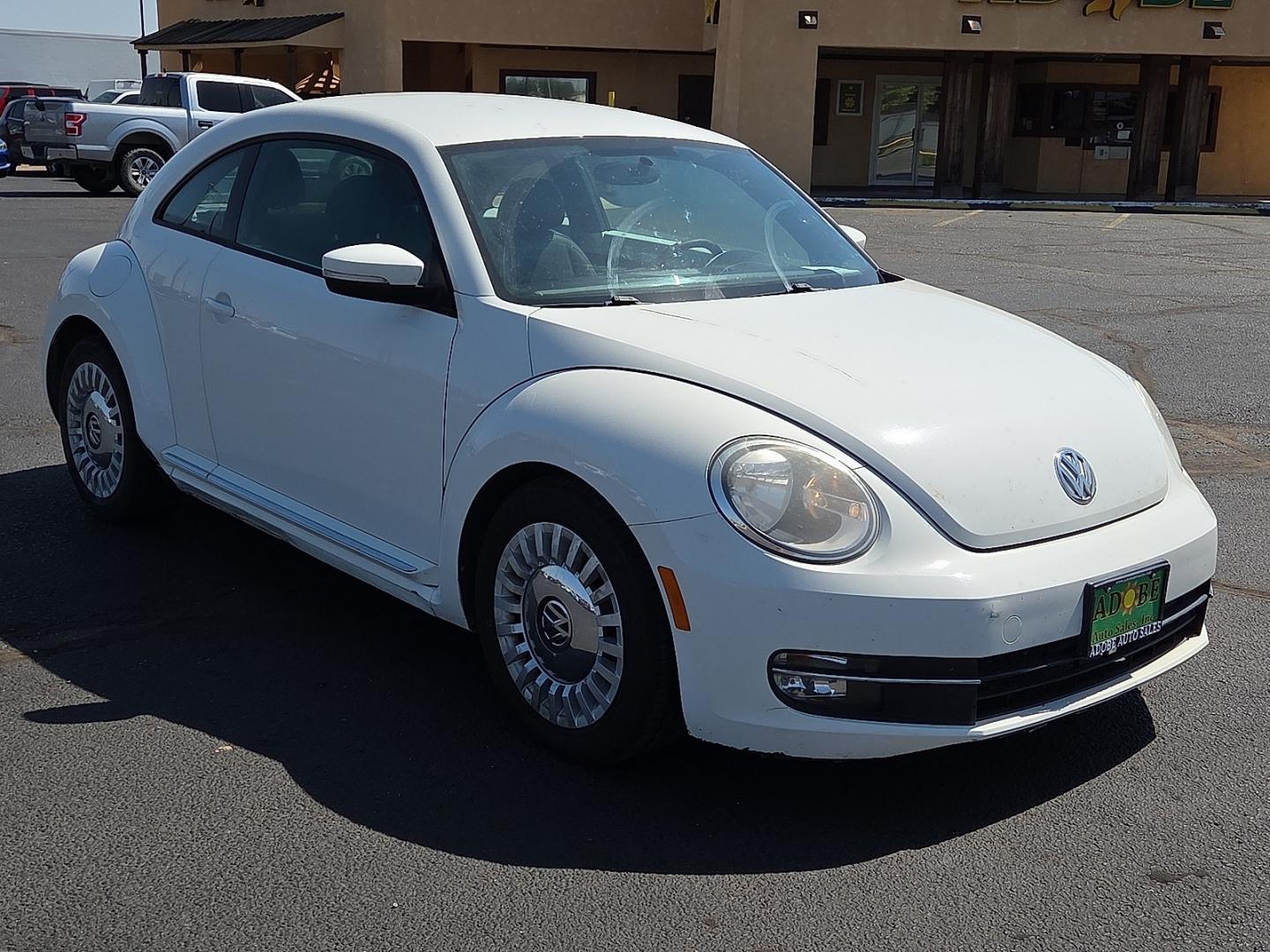 2013 Candy White - B4B4 /Titan Black - JU Volkswagen Beetle 2.5L (3VWJP7AT9DM) with an 2.5L I-5 DOHC, variable valve control, regular unleaded, engine with 170HP engine, located at 4711 Ave Q, Lubbock, TX, 79412, (806) 687-2362, 33.551304, -101.855293- Photo#6