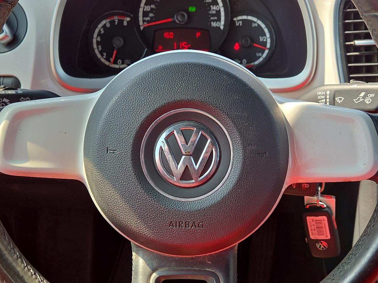 2013 Candy White - B4B4 /Titan Black - JU Volkswagen Beetle 2.5L (3VWJP7AT9DM) with an 2.5L I-5 DOHC, variable valve control, regular unleaded, engine with 170HP engine, located at 4711 Ave Q, Lubbock, TX, 79412, (806) 687-2362, 33.551304, -101.855293- Photo#29