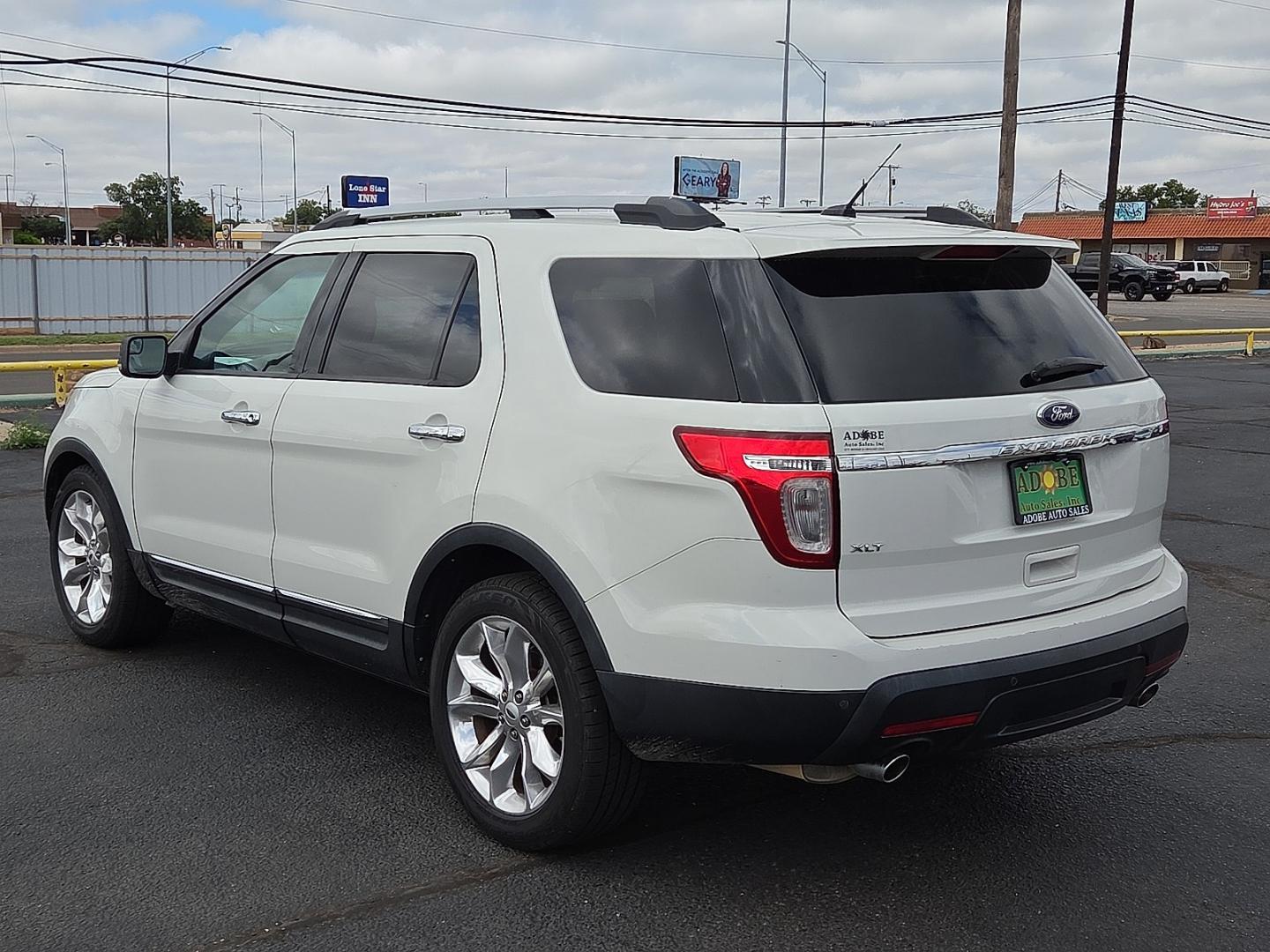 2012 White Platinum Metallic Tri-Coat - UG /Medium Light Stone - 8L Ford Explorer XLT (1FMHK7D82CG) with an 3.5L V-6 DOHC, variable valve control, regular unleaded, engine with 290HP engine, located at 4711 Ave Q, Lubbock, TX, 79412, (806) 687-2362, 33.551304, -101.855293- Photo#2