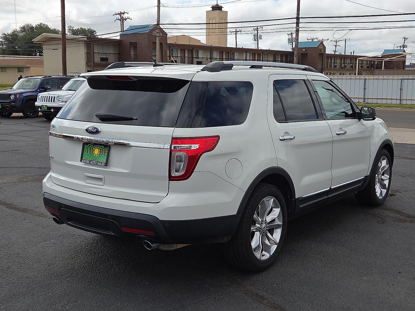 2012 White Platinum Metallic Tri-Coat - UG /Medium Light Stone - 8L Ford Explorer XLT (1FMHK7D82CG) with an 3.5L V-6 DOHC, variable valve control, regular unleaded, engine with 290HP engine, located at 4711 Ave Q, Lubbock, TX, 79412, (806) 687-2362, 33.551304, -101.855293- Photo#4