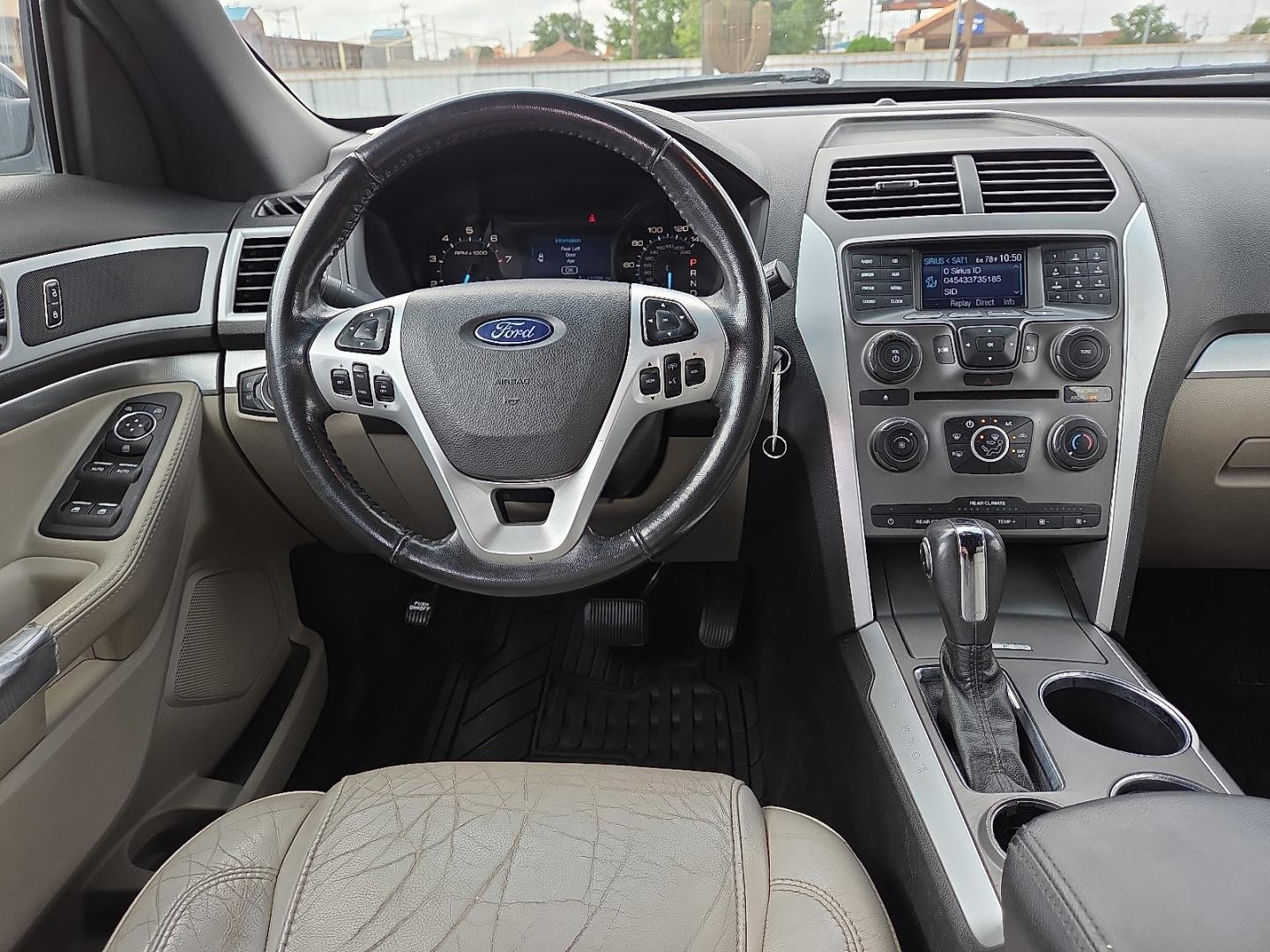 2012 White Platinum Metallic Tri-Coat - UG /Medium Light Stone - 8L Ford Explorer XLT (1FMHK7D82CG) with an 3.5L V-6 DOHC, variable valve control, regular unleaded, engine with 290HP engine, located at 4711 Ave Q, Lubbock, TX, 79412, (806) 687-2362, 33.551304, -101.855293- Photo#20
