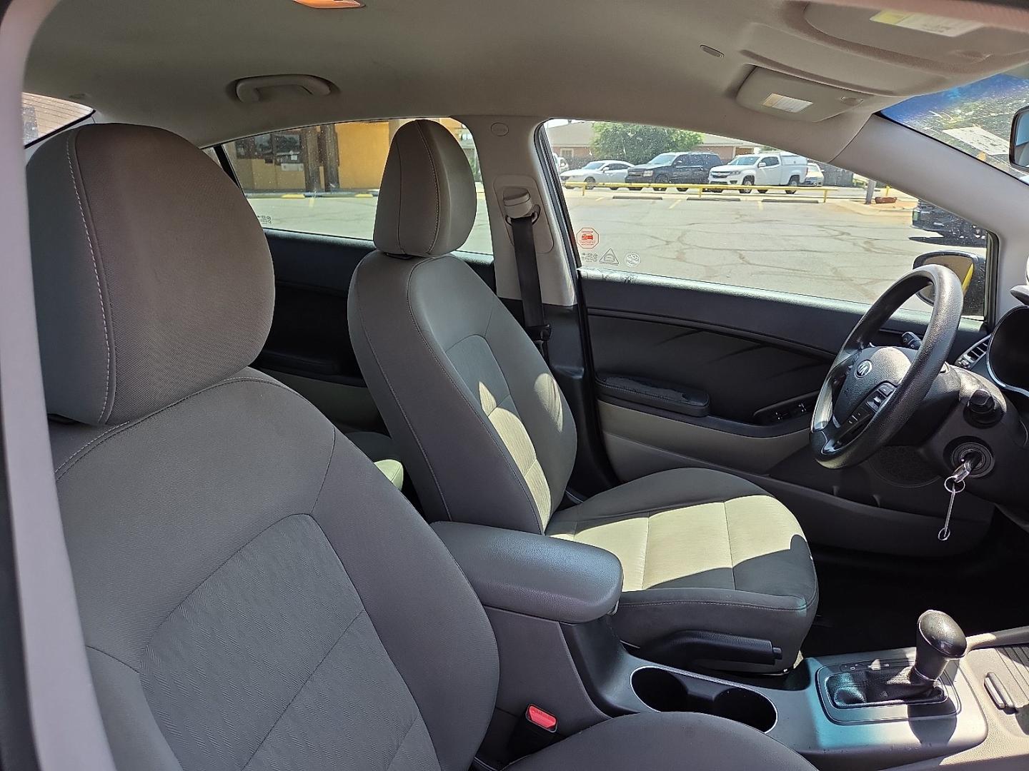 2016 Aurora Black Pearl - ABP /Gray - DFR Kia Forte LX (KNAFK4A63G5) with an 1.8L I-4 DOHC, D-CVVT variable valve control, regular unleaded, engine with 145HP engine, located at 4711 Ave Q, Lubbock, TX, 79412, (806) 687-2362, 33.551304, -101.855293- Photo#10