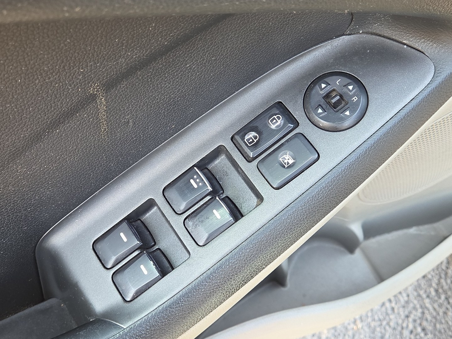 2016 Aurora Black Pearl - ABP /Gray - DFR Kia Forte LX (KNAFK4A63G5) with an 1.8L I-4 DOHC, D-CVVT variable valve control, regular unleaded, engine with 145HP engine, located at 4711 Ave Q, Lubbock, TX, 79412, (806) 687-2362, 33.551304, -101.855293- Photo#18