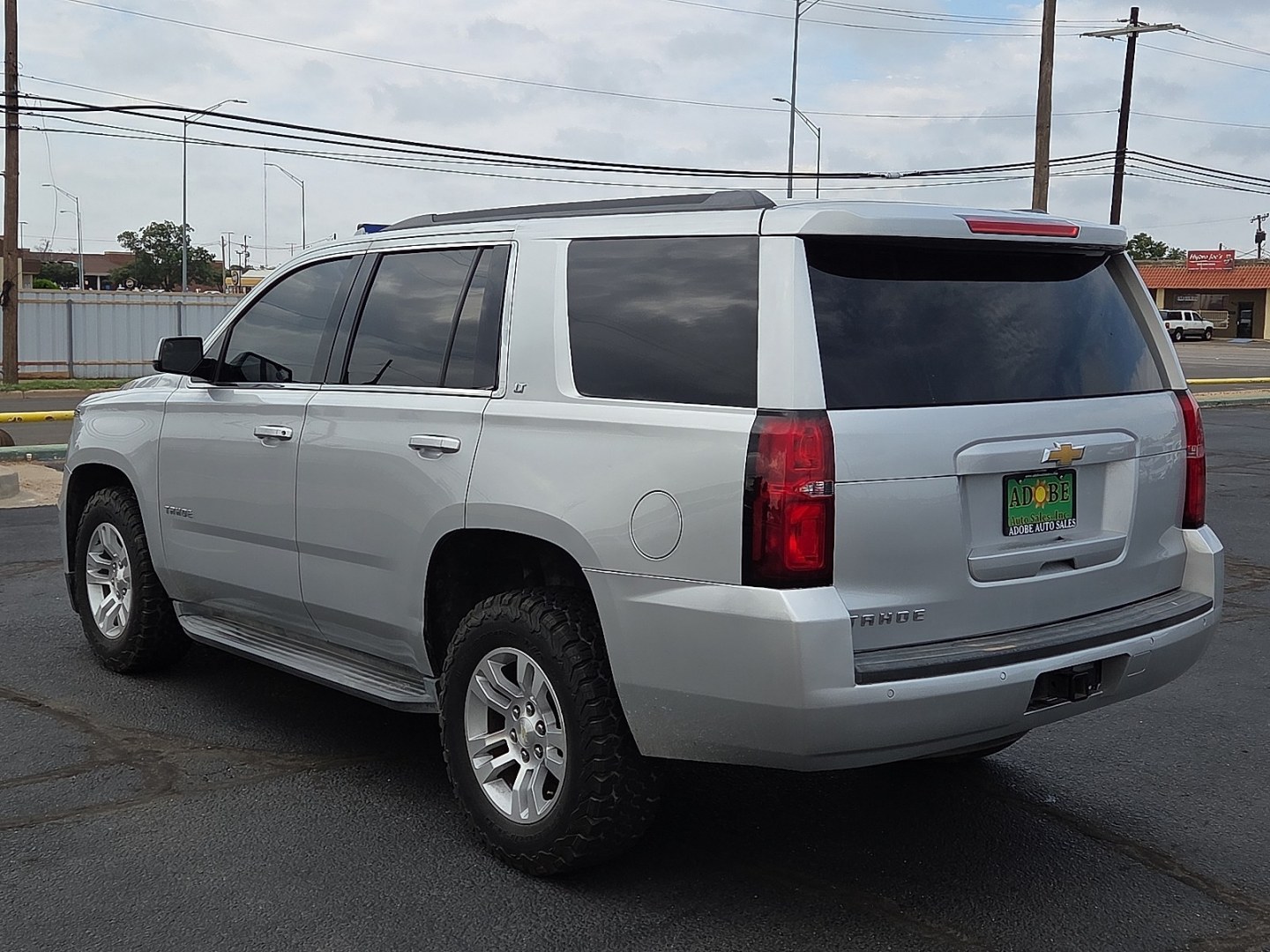 2016 Champagne Silver Metallic - GWT /Jet Black - H2U Chevrolet Tahoe LT (1GNSKBKC5GR) with an EcoTec3 5.3L V-8 gasoline direct injection, variable valve control, regular unleaded, engine with cylinder deactivation and 355HP engine, located at 4711 Ave Q, Lubbock, TX, 79412, (806) 687-2362, 33.551304, -101.855293- Photo#2