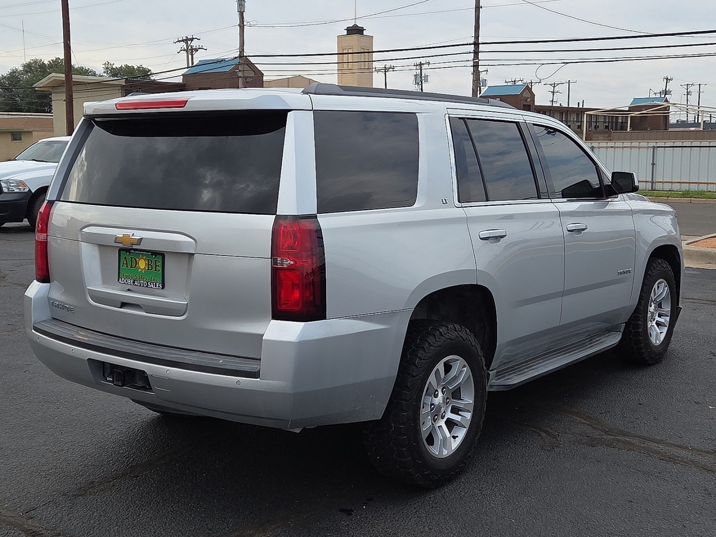 2016 Champagne Silver Metallic - GWT /Jet Black - H2U Chevrolet Tahoe LT (1GNSKBKC5GR) with an EcoTec3 5.3L V-8 gasoline direct injection, variable valve control, regular unleaded, engine with cylinder deactivation and 355HP engine, located at 4711 Ave Q, Lubbock, TX, 79412, (806) 687-2362, 33.551304, -101.855293- Photo#4
