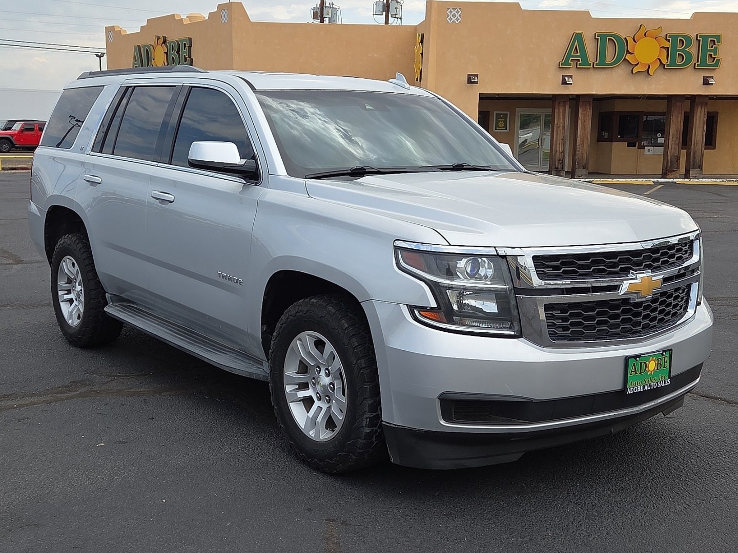 2016 Champagne Silver Metallic - GWT /Jet Black - H2U Chevrolet Tahoe LT (1GNSKBKC5GR) with an EcoTec3 5.3L V-8 gasoline direct injection, variable valve control, regular unleaded, engine with cylinder deactivation and 355HP engine, located at 4711 Ave Q, Lubbock, TX, 79412, (806) 687-2362, 33.551304, -101.855293- Photo#6