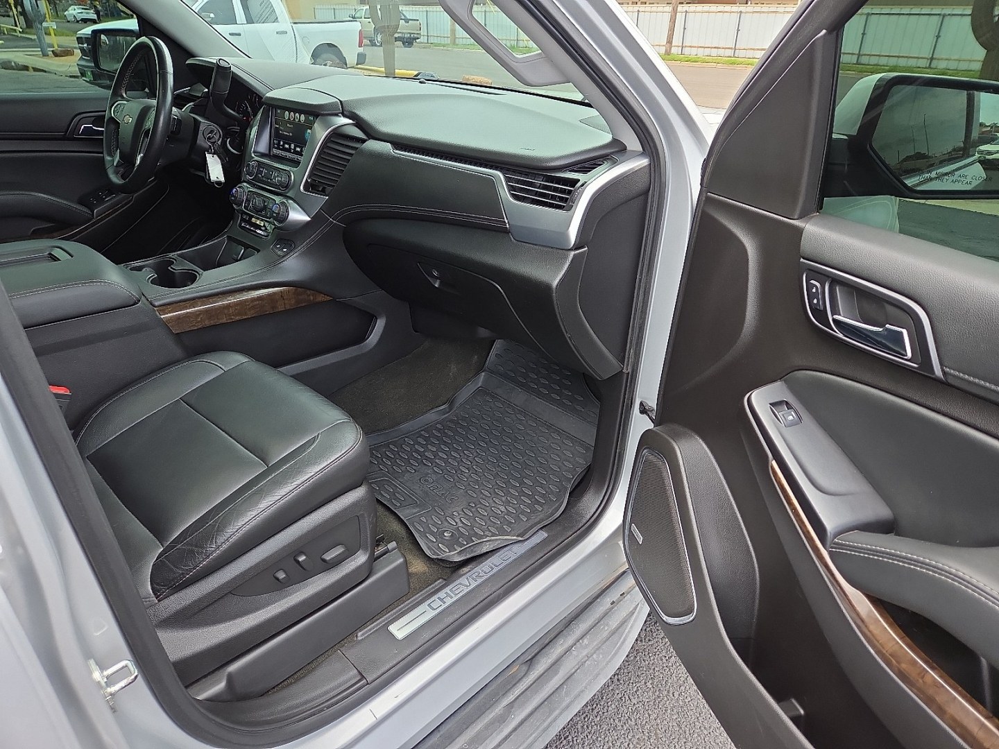 2016 Champagne Silver Metallic - GWT /Jet Black - H2U Chevrolet Tahoe LT (1GNSKBKC5GR) with an EcoTec3 5.3L V-8 gasoline direct injection, variable valve control, regular unleaded, engine with cylinder deactivation and 355HP engine, located at 4711 Ave Q, Lubbock, TX, 79412, (806) 687-2362, 33.551304, -101.855293- Photo#11