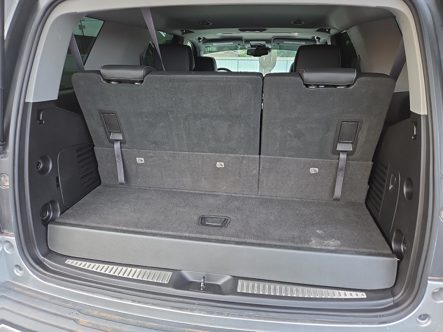 2016 Champagne Silver Metallic - GWT /Jet Black - H2U Chevrolet Tahoe LT (1GNSKBKC5GR) with an EcoTec3 5.3L V-8 gasoline direct injection, variable valve control, regular unleaded, engine with cylinder deactivation and 355HP engine, located at 4711 Ave Q, Lubbock, TX, 79412, (806) 687-2362, 33.551304, -101.855293- Photo#16