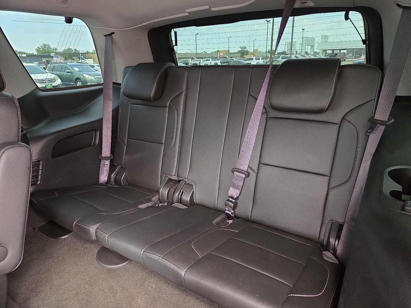 2016 Champagne Silver Metallic - GWT /Jet Black - H2U Chevrolet Tahoe LT (1GNSKBKC5GR) with an EcoTec3 5.3L V-8 gasoline direct injection, variable valve control, regular unleaded, engine with cylinder deactivation and 355HP engine, located at 4711 Ave Q, Lubbock, TX, 79412, (806) 687-2362, 33.551304, -101.855293- Photo#18